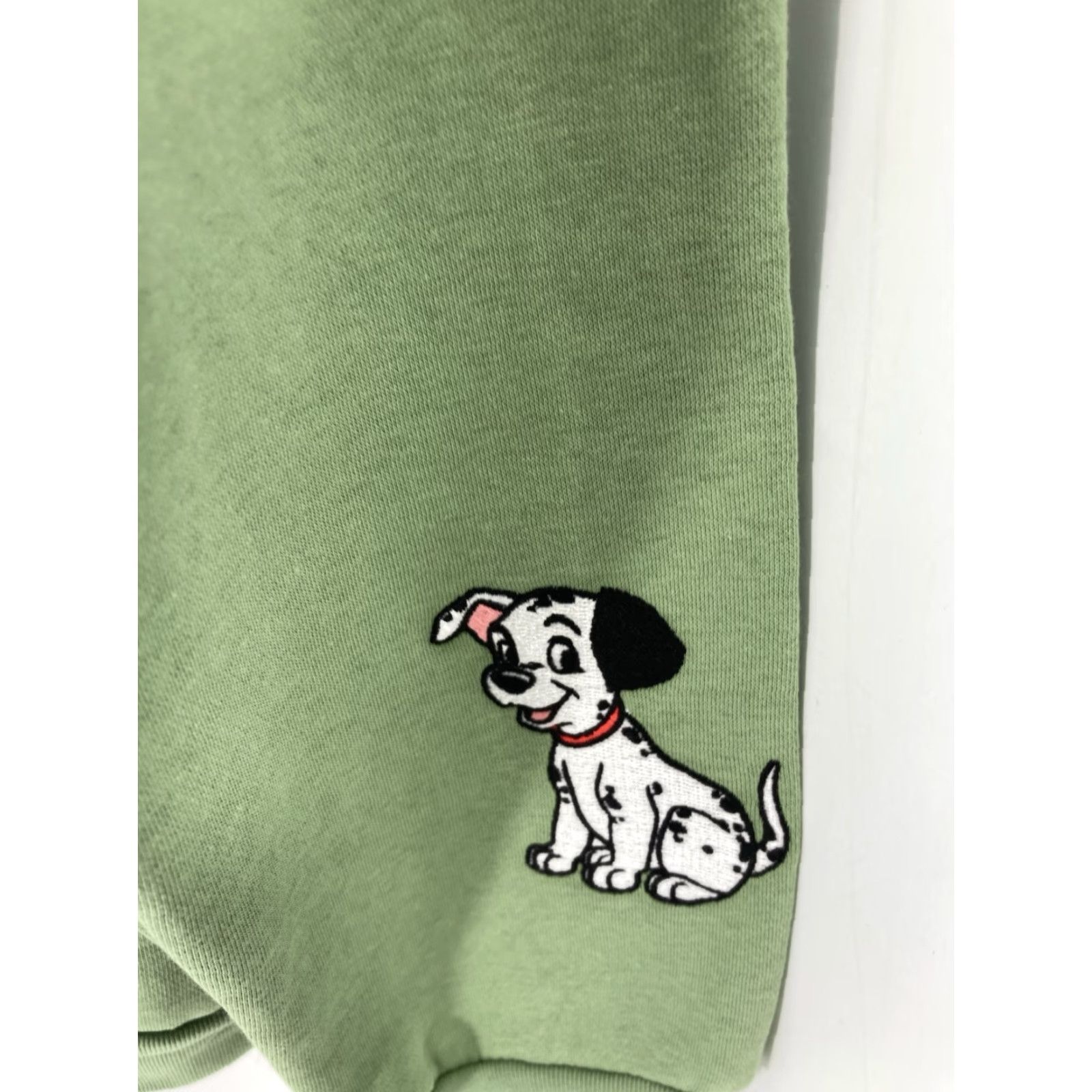 Disney Disney Sweatshirt Women XS Green London 101 Dalmatians Pullover NWT Crew Neck Long Sleeve Pullover Shirt Size XS / US 0-2 / IT 36-38 - 4 Thumbnail