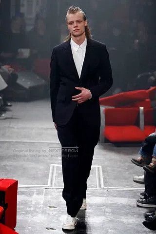 Comme des Garcons Comme Des Garcons Patch Wool Blazer Size US S / EU 44-46 / 1 - 8 Thumbnail