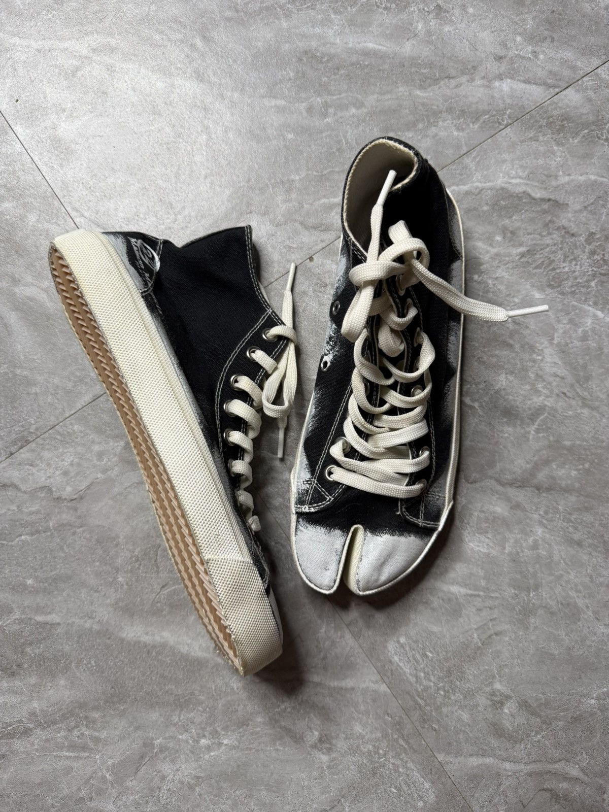 Maison Margiela Maison Margiela S/S 20 Painted Canvas High Top Tabi Sneakers Size US 7 / EU 40 - 2 Thumbnail