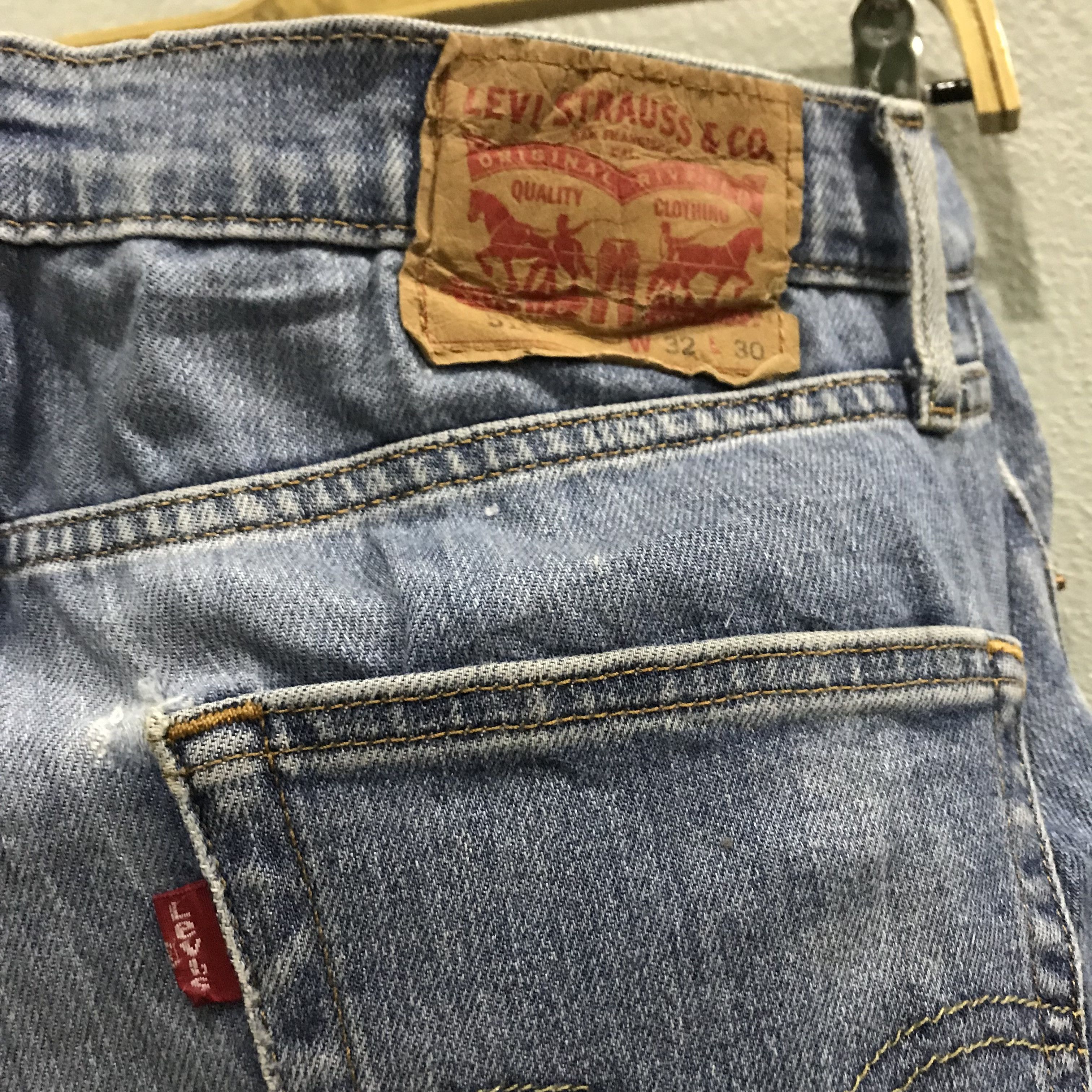 Levi's Vintage Levi’s 511 Slim Fit Jeans Light Wash Distressed Size US 32 / EU 48 - 10 Thumbnail