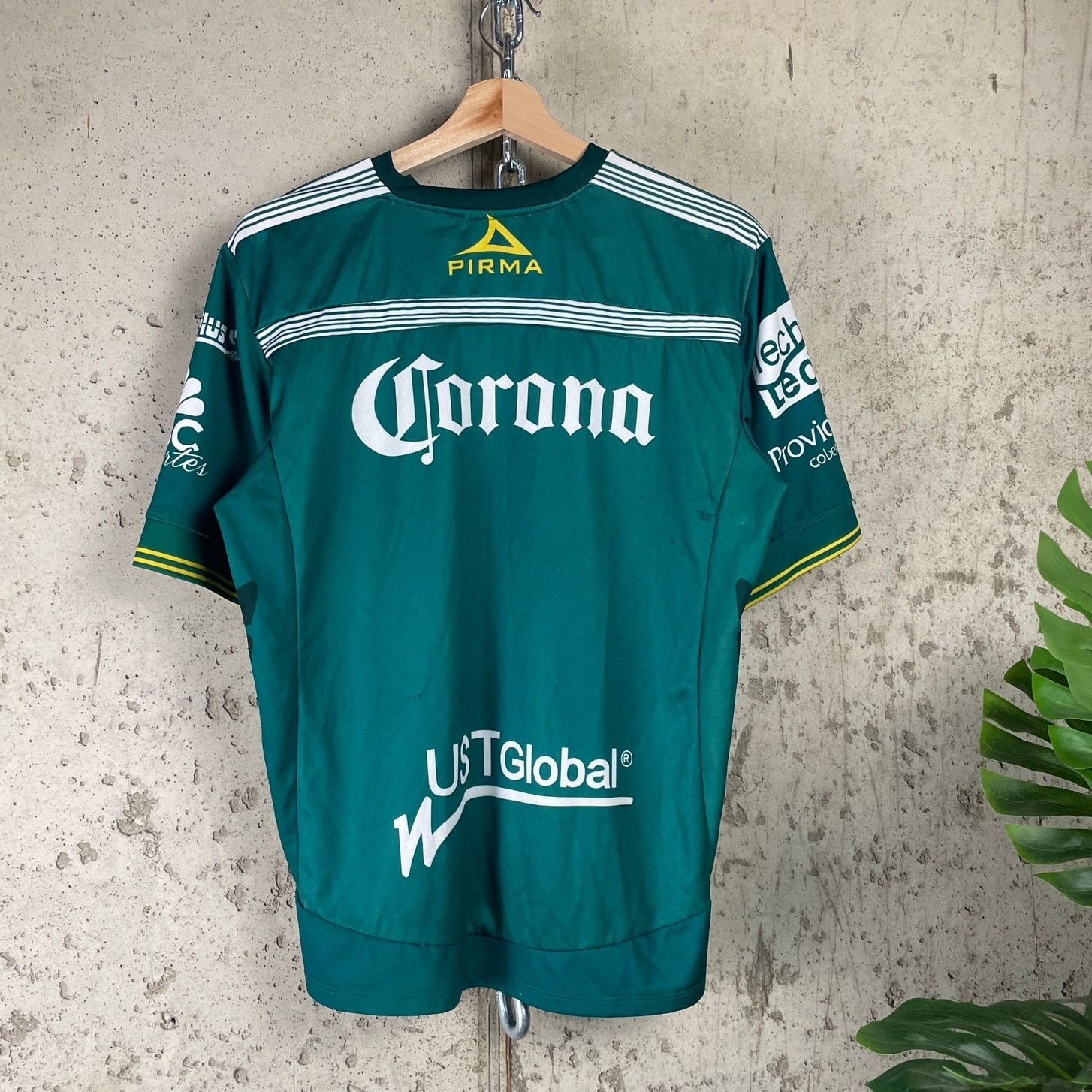 Other Pirma Club Leon 2015/16 Home Medium Soccer Jersey Mens Kit Size US M / EU 48-50 / 2 - 2 Thumbnail