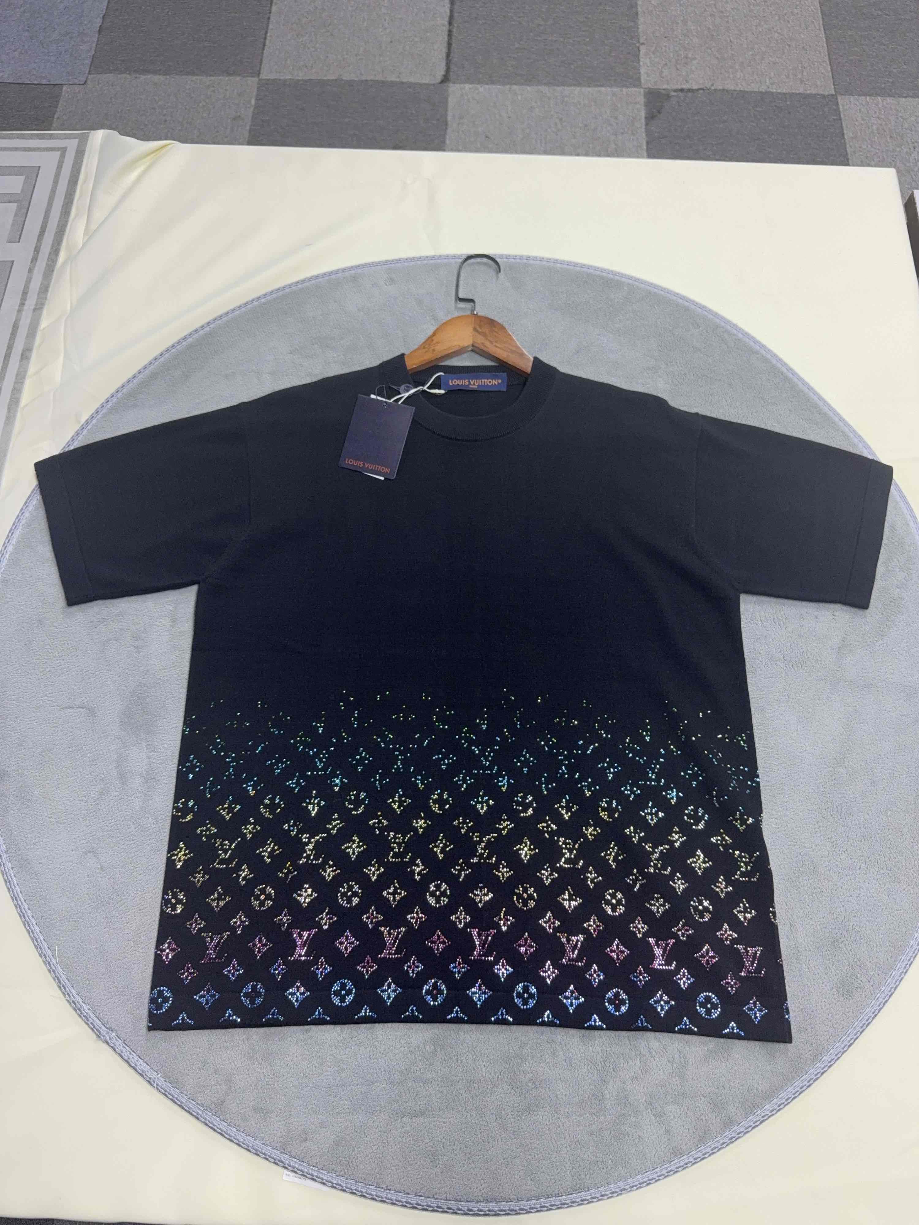 Louis Vuitton Louis Vuitton Monogram Gradient T-Shirt Size M Size US M / EU 48-50 / 2 - 1 Thumbnail