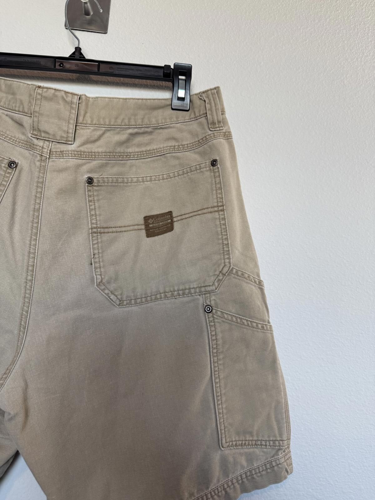 Columbia Men's Khaki Cargo Carpenter Shorts Columbia size 36 Size US 36 / EU 52 - 2 Thumbnail