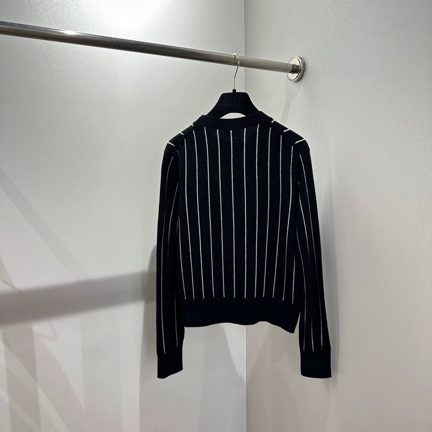 Chanel CHANEL Stripe Logo Jacquard Cashmere Longsleeve 34 Size XS / US 0-2 / IT 36-38 - 2 Thumbnail