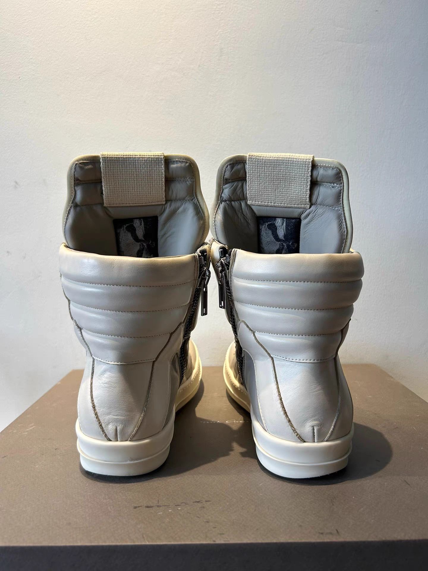 Rick Owens Rick Owens mainline ivory inverted triangle Size US 7 / EU 40 - 4 Thumbnail