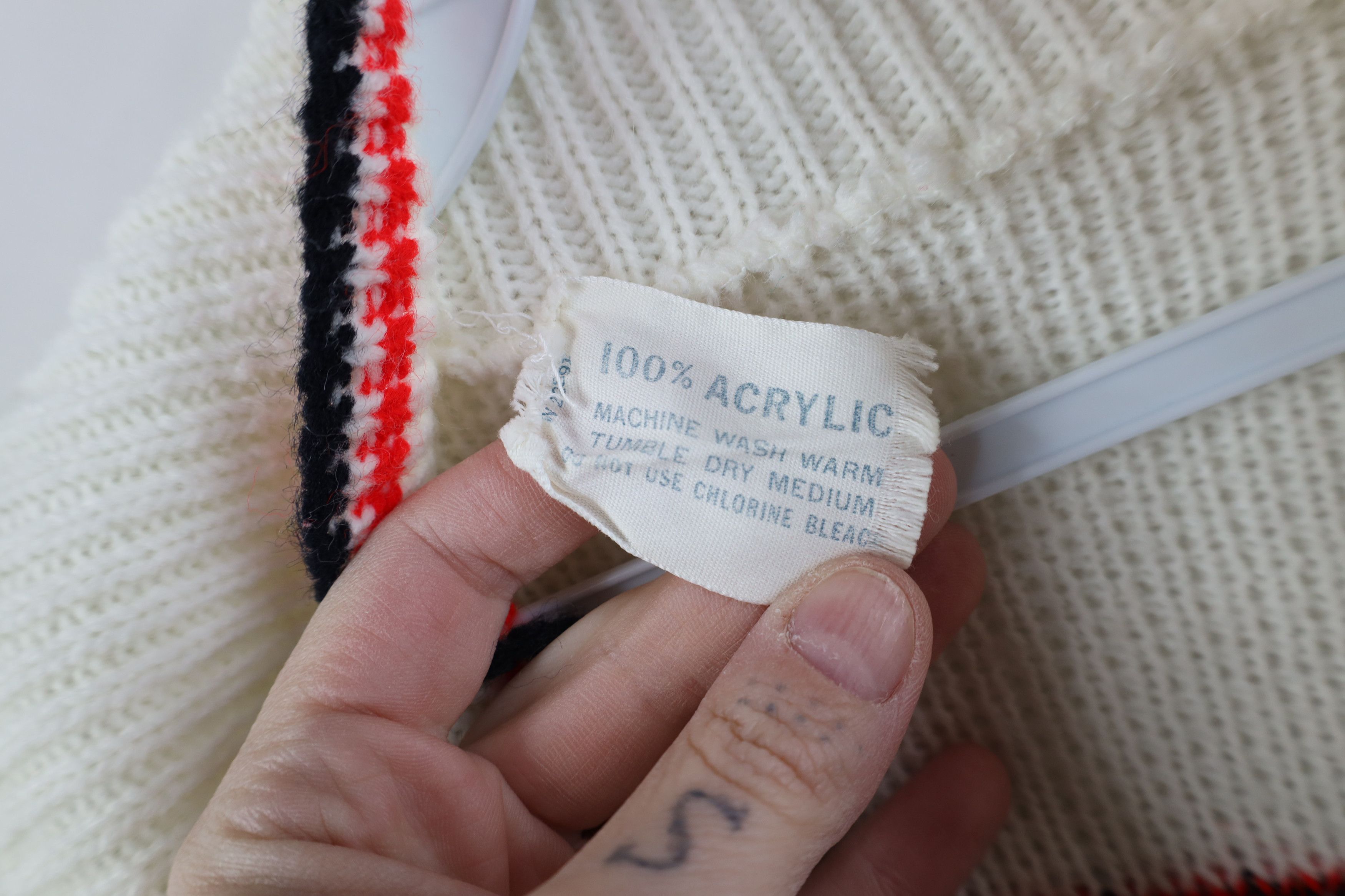 Vintage Vintage 70s Streetwear Belted Snowflake Cardigan Sweater USA Size L / US 10 / IT 46 - 9 Thumbnail