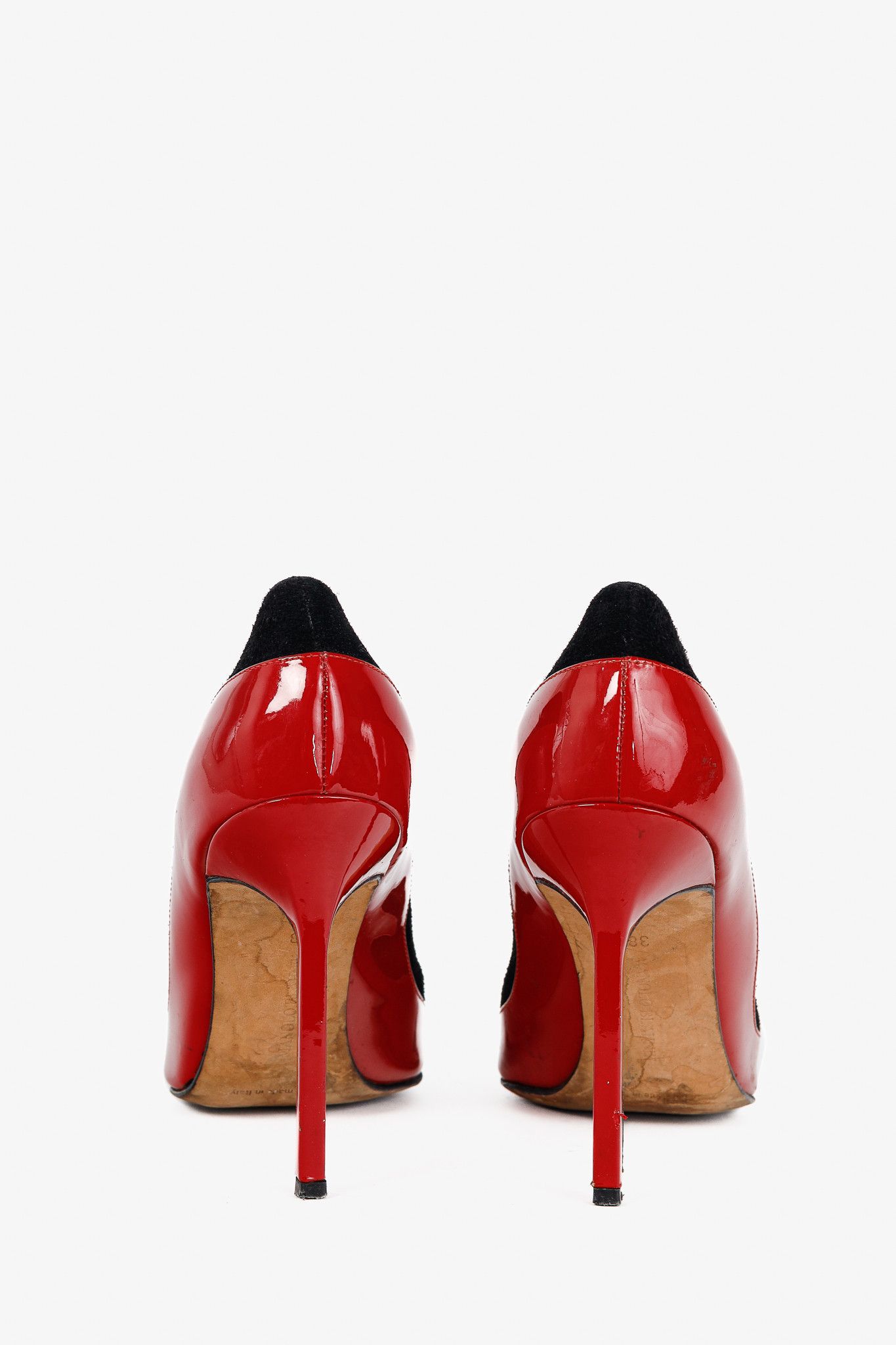 Manolo Blahnik Manolo Blahnik Pretati Red Patent & Suede Pumps Size US 7.5 / IT 37.5 - 3 Thumbnail