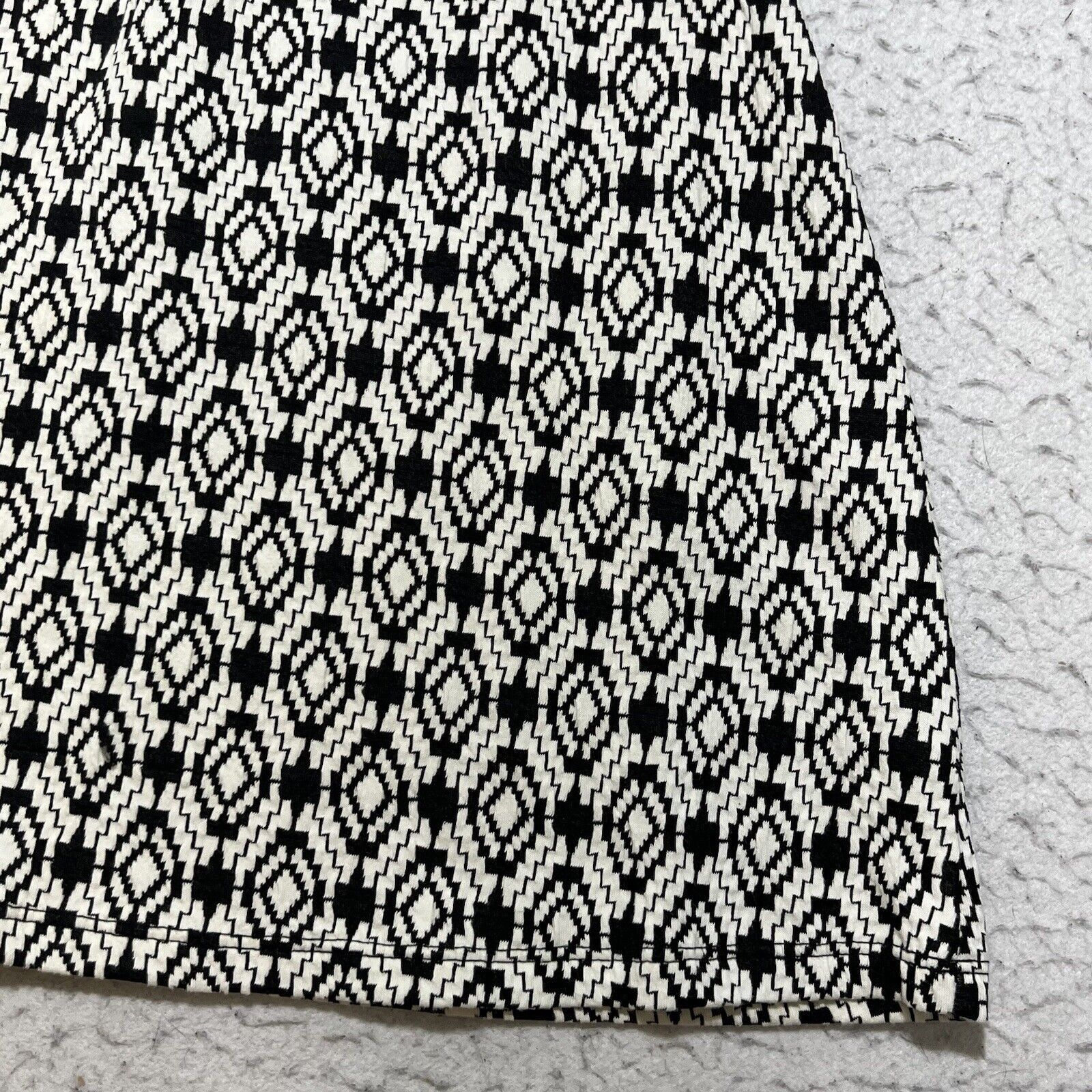 Nordstrom GILLI Kelsey Flared Mini Skirt Black/White Geometric Stretch Size 24" / US 00 / IT 34 - 6 Thumbnail