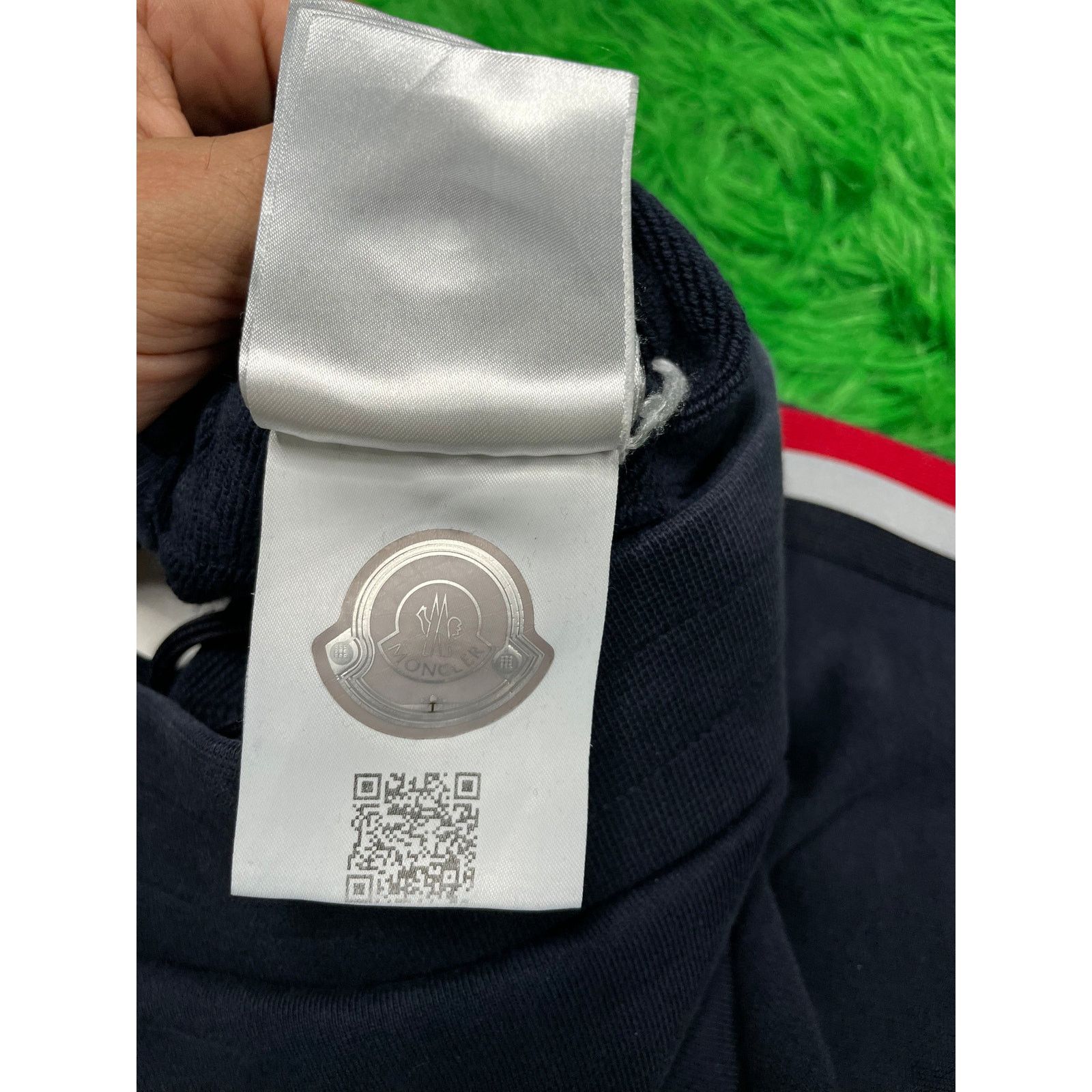 Moncler Moncler Sweats Navy Red Small Used Size US 30 / EU 46 - 9 Thumbnail