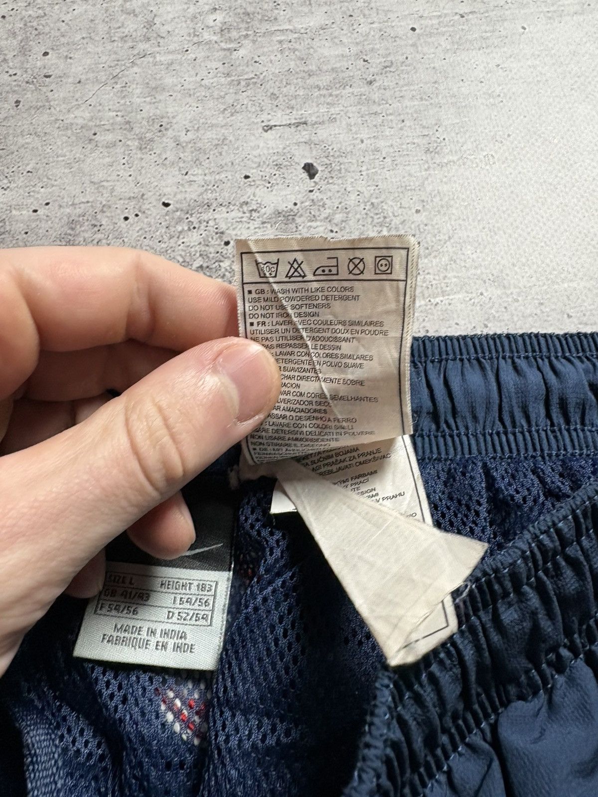 Nike Vintage Nike Barcelona Nylon Sweatpants Size US 34 / EU 50 - 7 Thumbnail