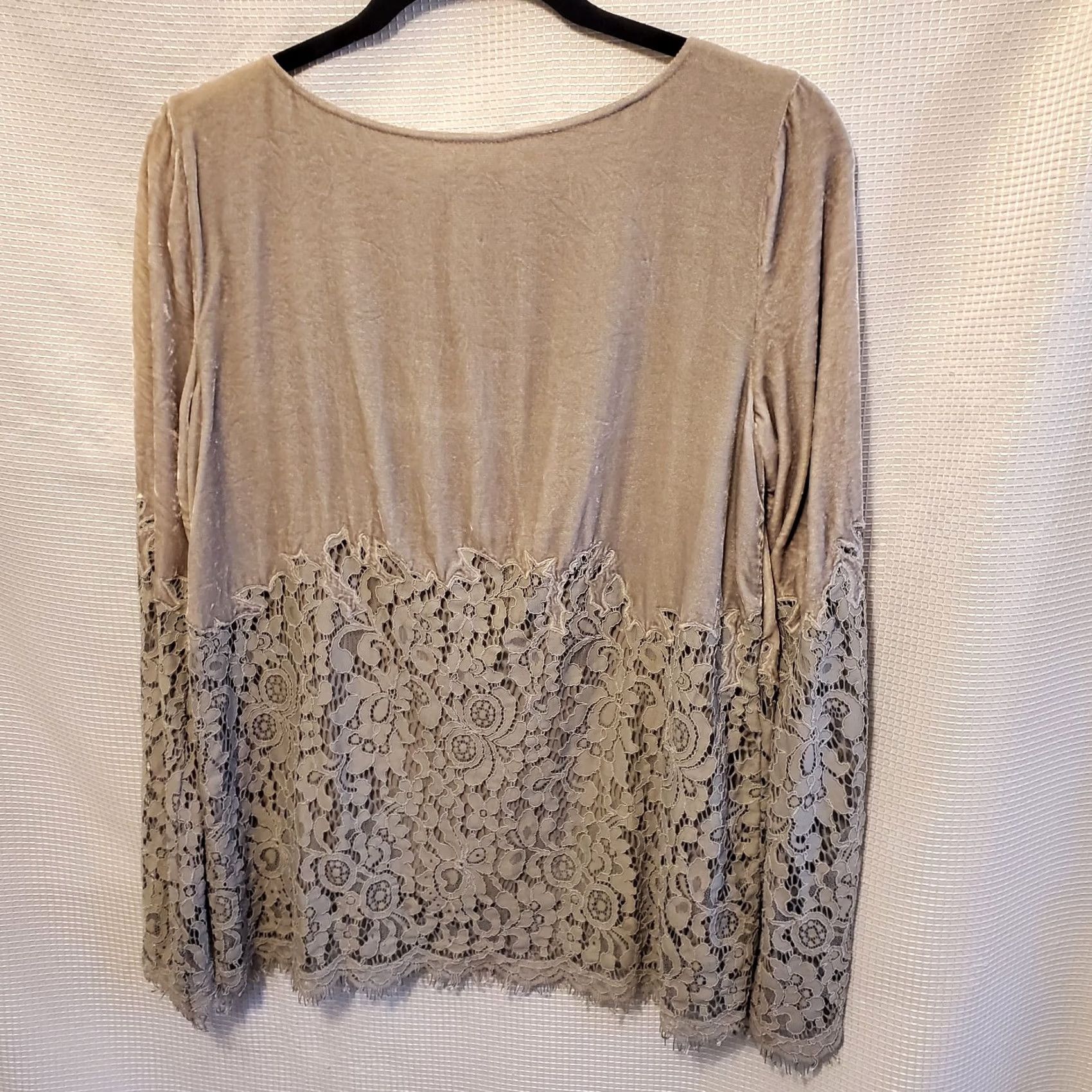 Vintage Sundance Blouse Shirt Women S Gray Crushed Velvet Lace Bell Sleeve Lined Floral Round Neck Pullover Bohemian Holiday Evening Party Wedding" Size S / US 4 / IT 40 - 6 Thumbnail