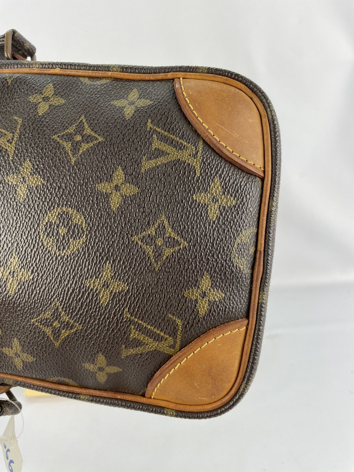 Louis Vuitton Authentic Louis Vuitton Danube Crossboday bag monogram Size ONE SIZE - 5 Thumbnail