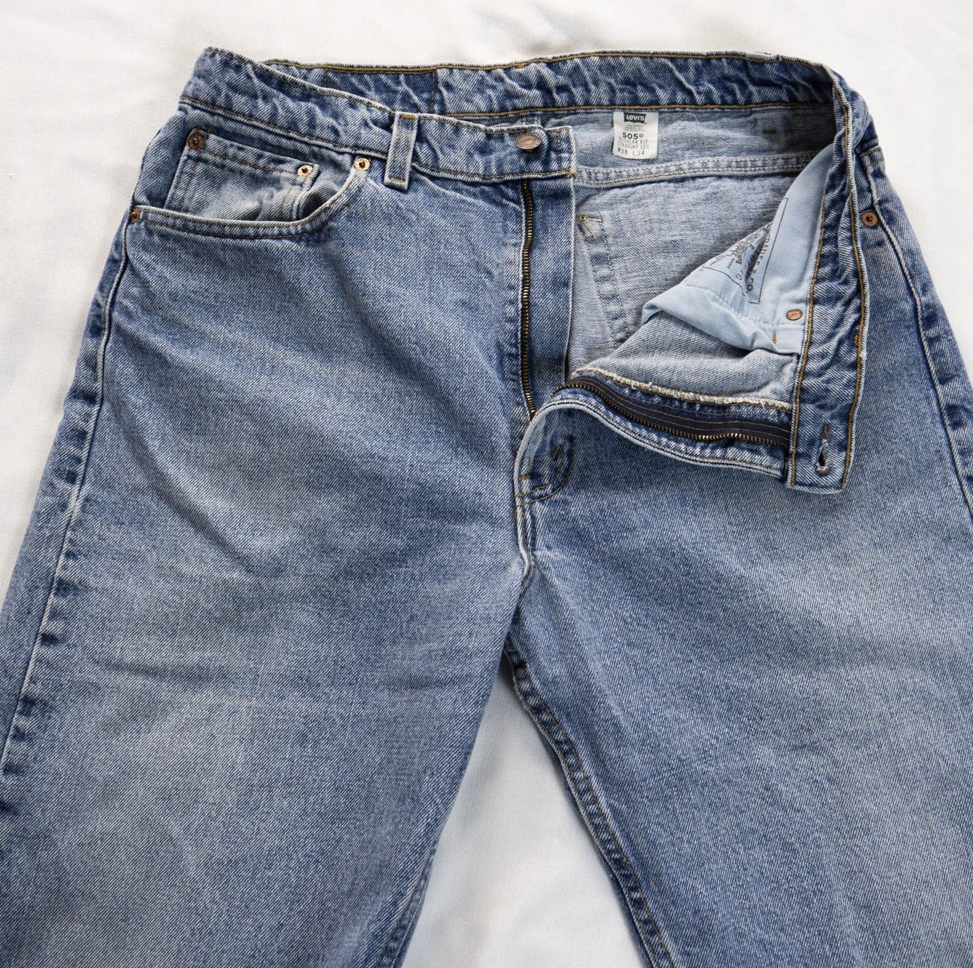 Levi's Vintage 1995 Levi’s 505 – 38x34 – USA-Made – Light Wash Size US 38 / EU 54 - 4 Thumbnail