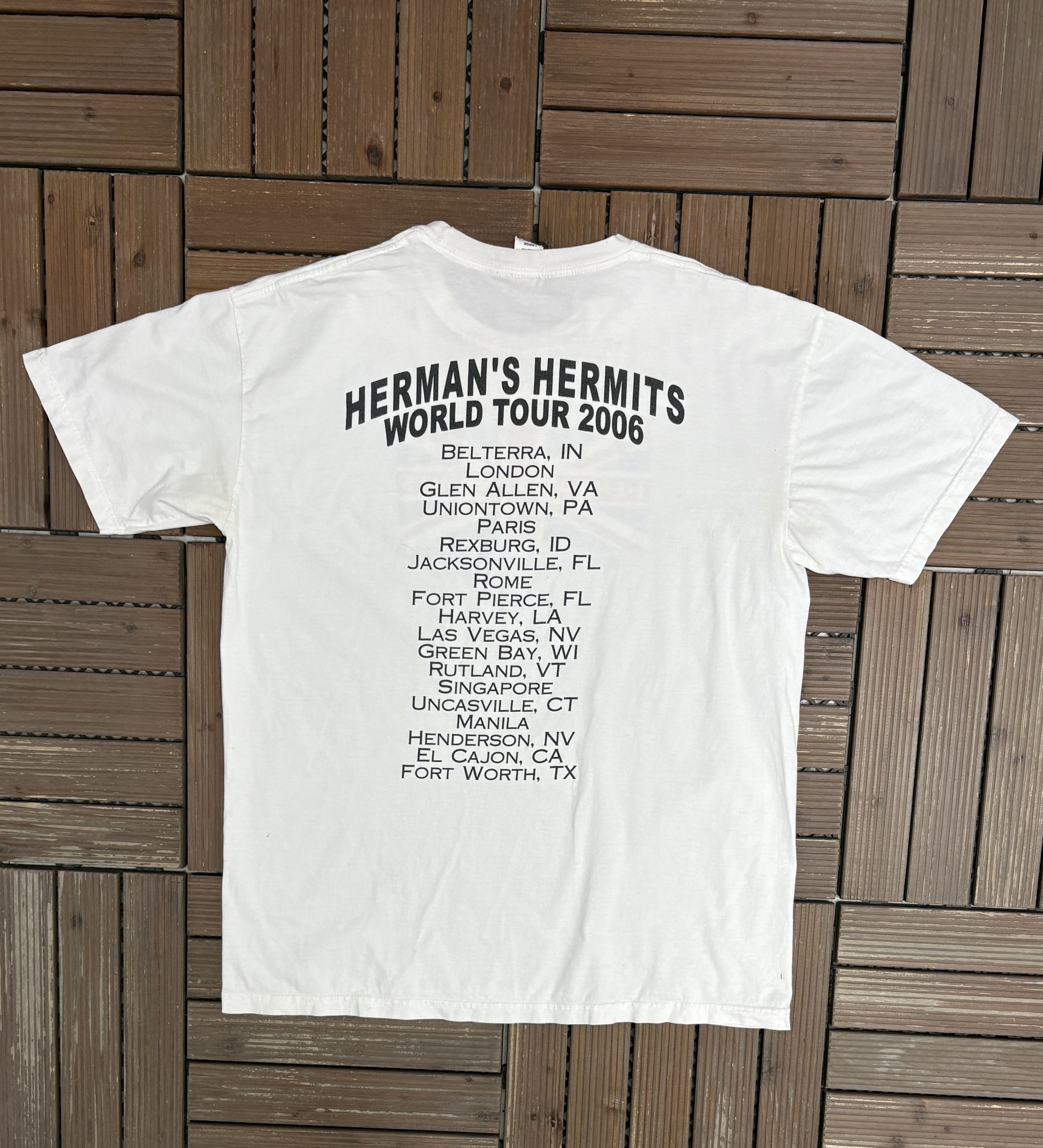Vintage Herman's Hermits World Tour 2006 Vintage White T-Shirt Tee Size US L / EU 52-54 / 3 - 4 Thumbnail