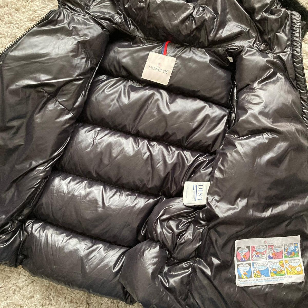 Moncler moncler ‘LAICHE’ down jacket with fur hood black size 0 Size XS / US 0-2 / IT 36-38 - 8 Thumbnail