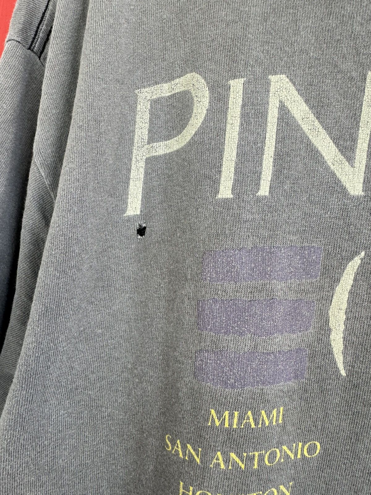 Pink Floyd Faded Vintage 90s Pink Floyd North American Tour Tee Size US L / EU 52-54 / 3 - 6 Thumbnail