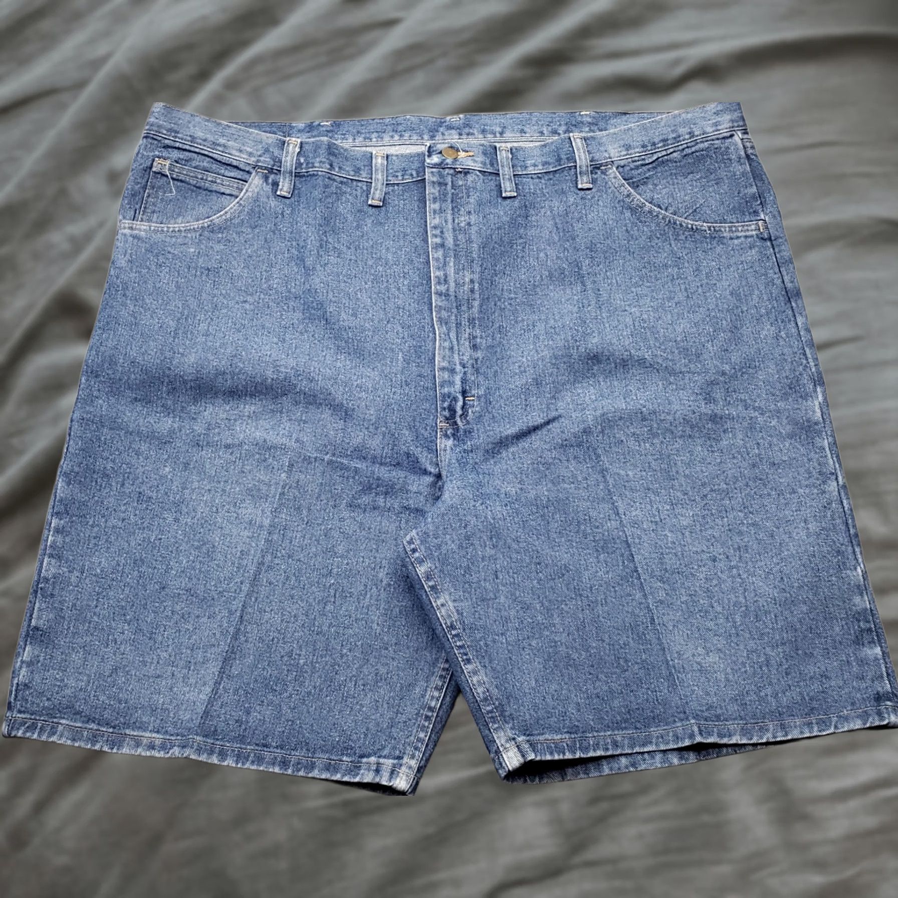 Wrangler Wrangler Mens Blue Carpenter Shorts 48 Bermuda 5-Pocket Flat Front Relaxed Fit High Rise Denim 100% Cotton Summer Outdoor Casual Travel Mens Size US 32 / EU 48 - 1 Thumbnail