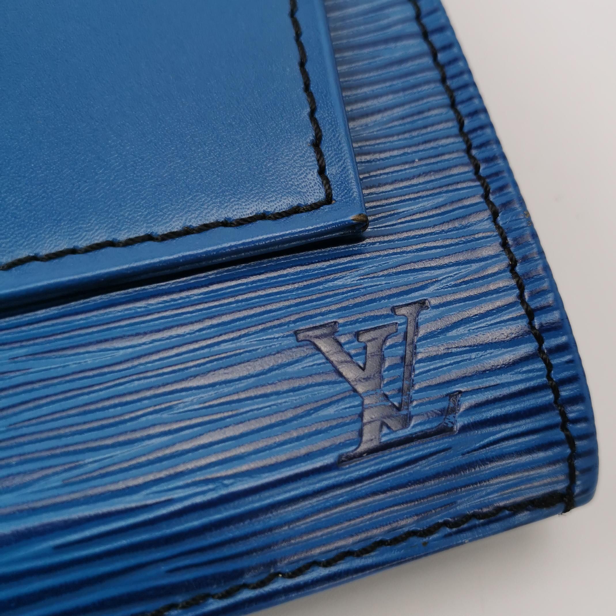 Louis Vuitton Louis Vuitton (LV) Cowhide Solid Color Flap Water Ripple Vi Size ONE SIZE - 2 Thumbnail