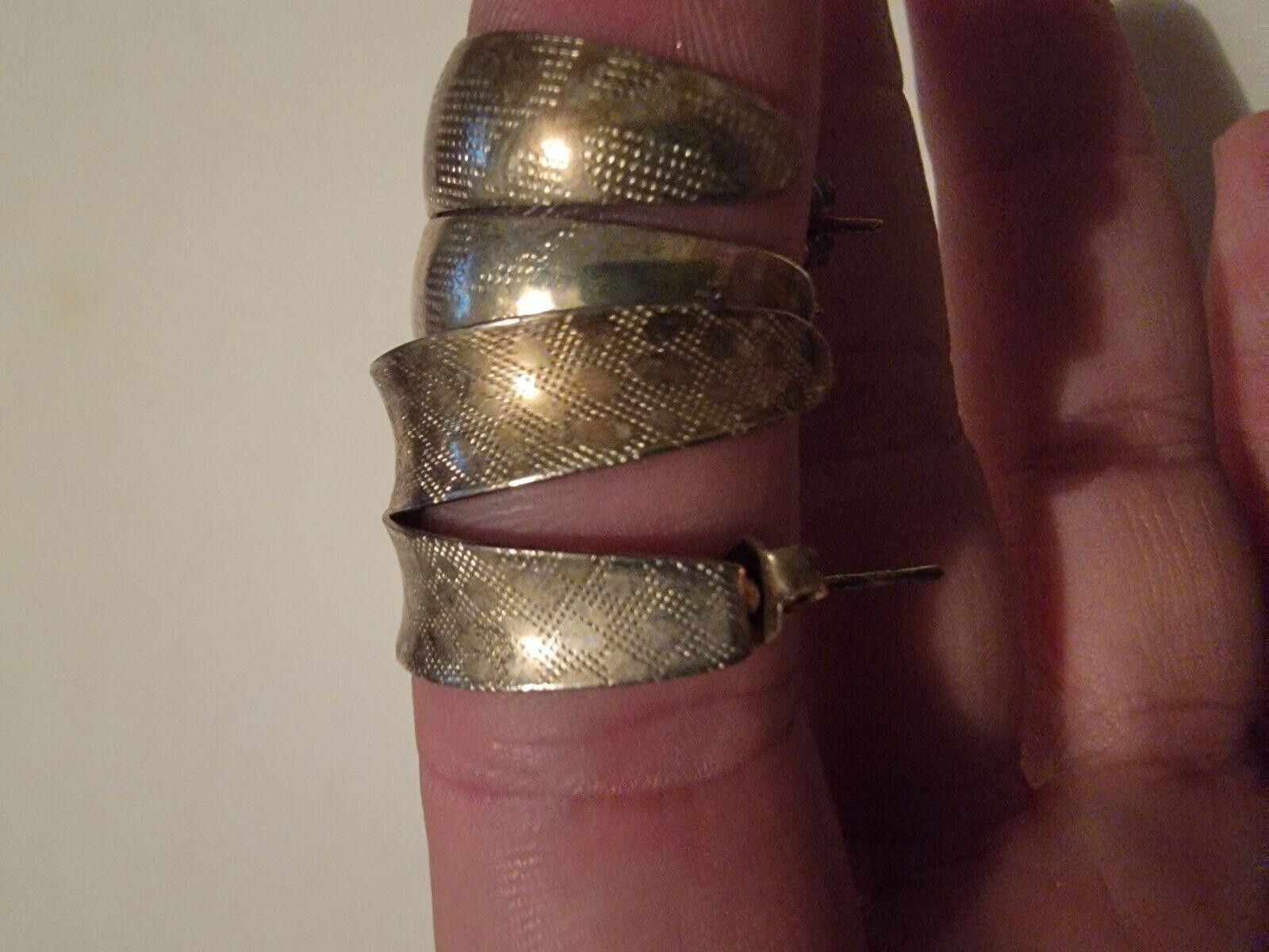 The Unbranded Brand 2 Pair Vintage Earrings Gold Tone Pierced Stud Half Circle Size ONE SIZE - 5 Thumbnail