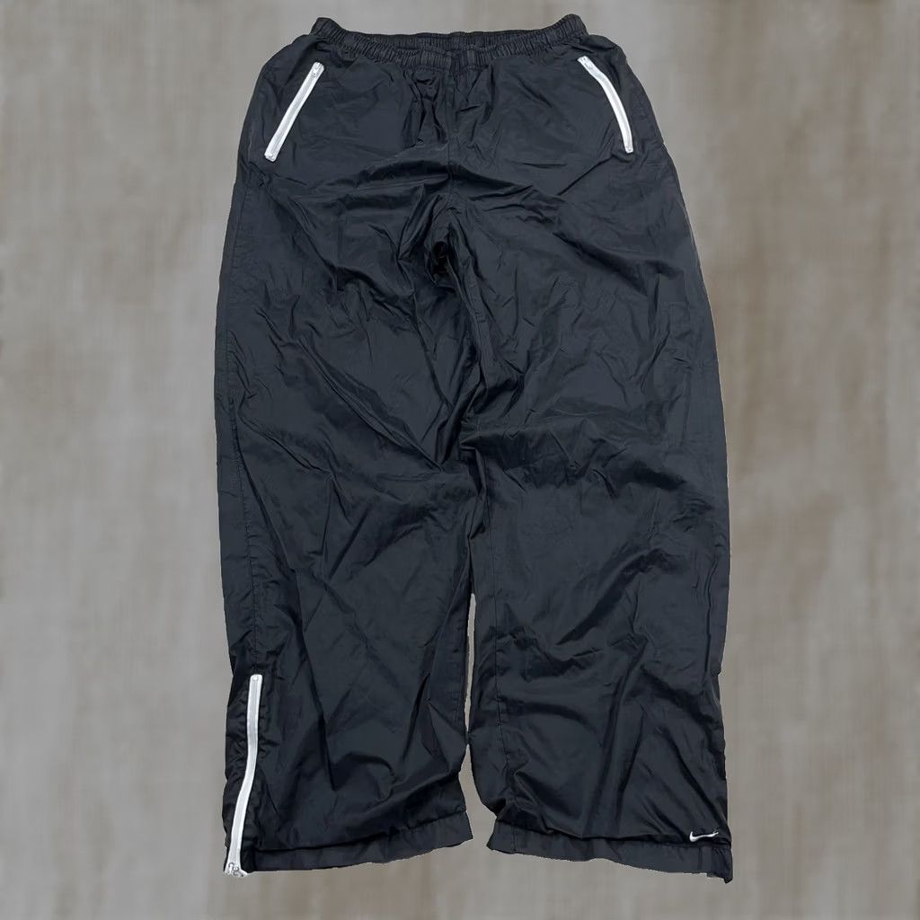 Nike Vintage Nike Pants Women XL Black Windbreakers Track Pants 90s Sportswear Nike Womens XL Black 90s Size 40" / US 18 - 1 Thumbnail