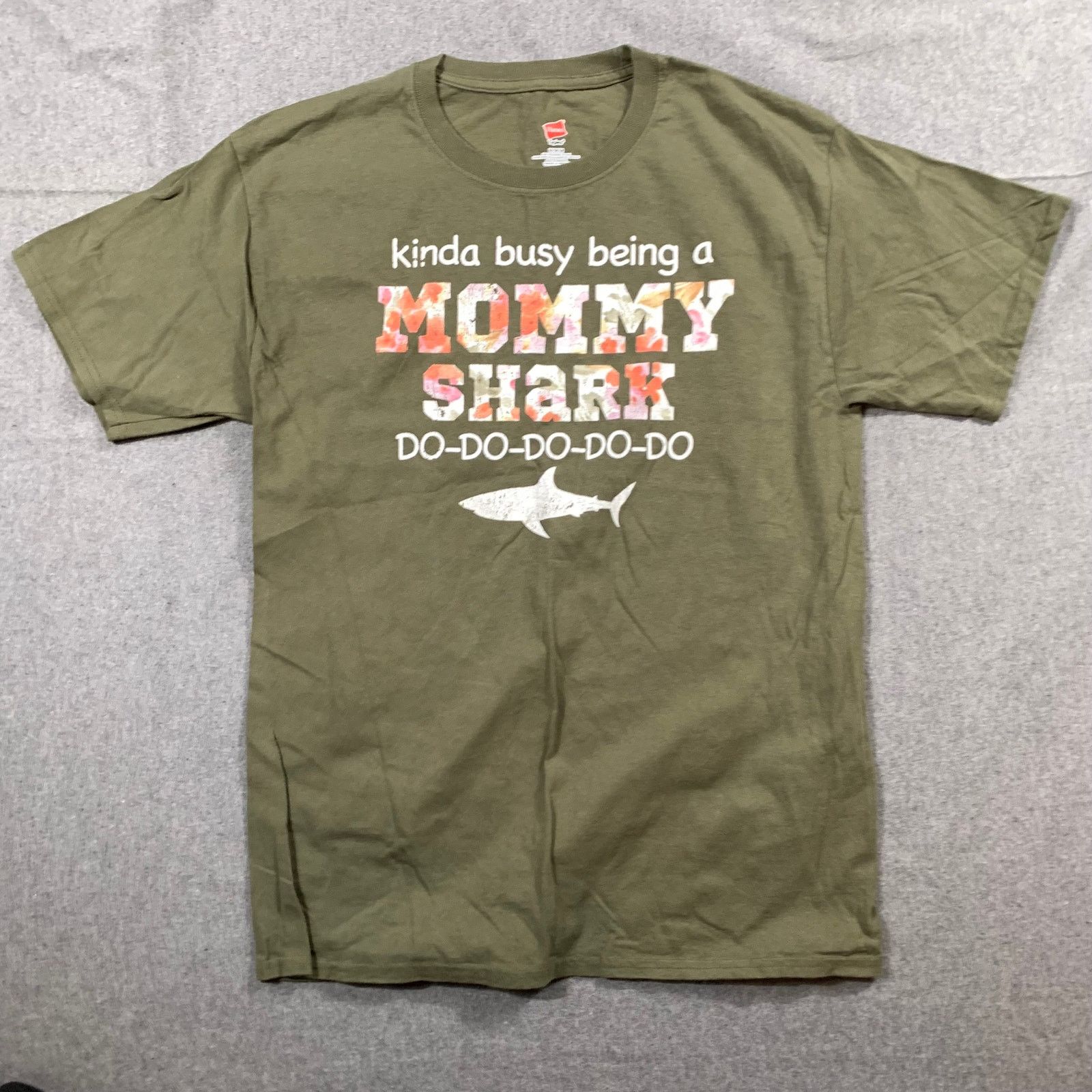 Hanes Hanes Mommy Shark Shirt Women Medium Size M / US 6-8 / IT 42-44 - 1 Thumbnail