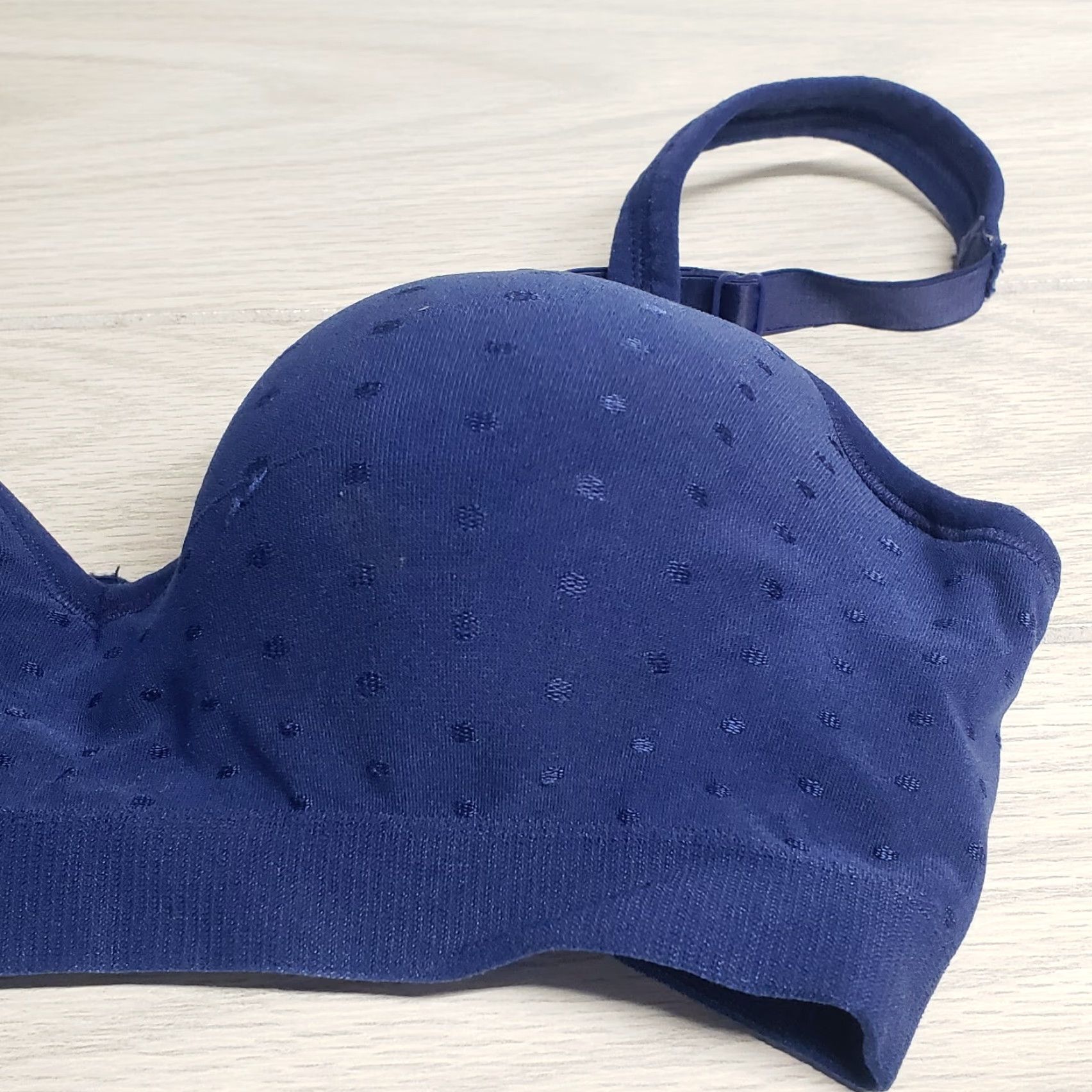 Vintage Bali Bra 40DD Navy Blue Dot Comfort Revolution Shaping Wireless Smoothing Adult Women T-Shirt Bra DD Body Size ONE SIZE - 2 Thumbnail