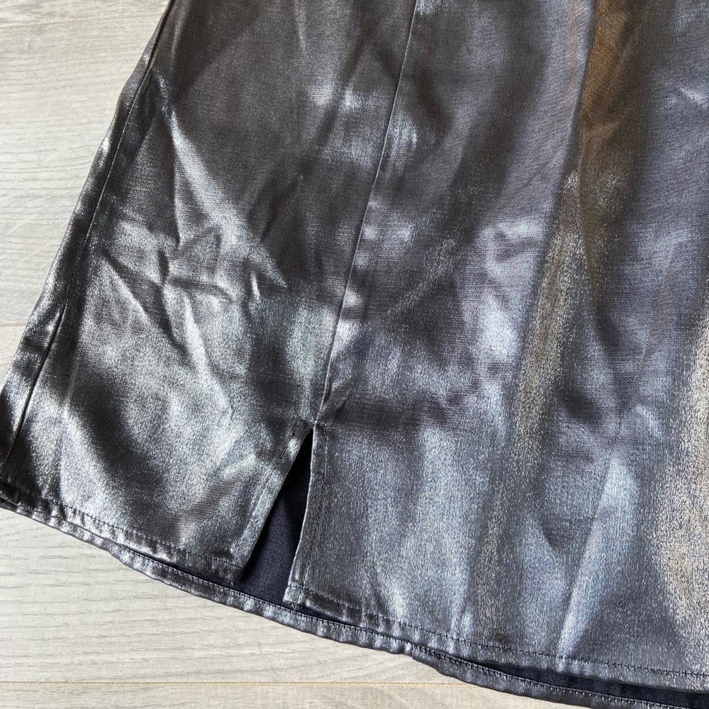 Forever 21 Forever 21 Silver Shiny Mini Skirt Size 28" / US 6 / IT 42 - 2 Thumbnail