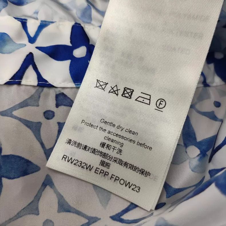 Louis Vuitton Louis Vuitton Full logo sunscreen jacket Size XXS / US 00 / IT 34 - 6 Thumbnail