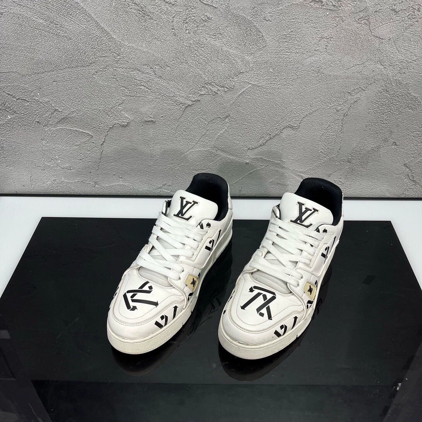 Louis Vuitton LV Trainer B/W AOP UK7/41 98 New Light Use Size US 7 / EU 40 - 1 Thumbnail