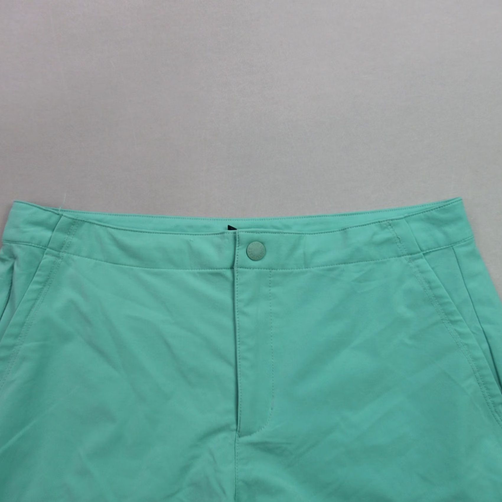 The North Face VINTAGE North Face Shorts Womens 12 Casual Chino Pockets Lightweight Green Size 34" / US 12 / IT 48 - 2 Thumbnail