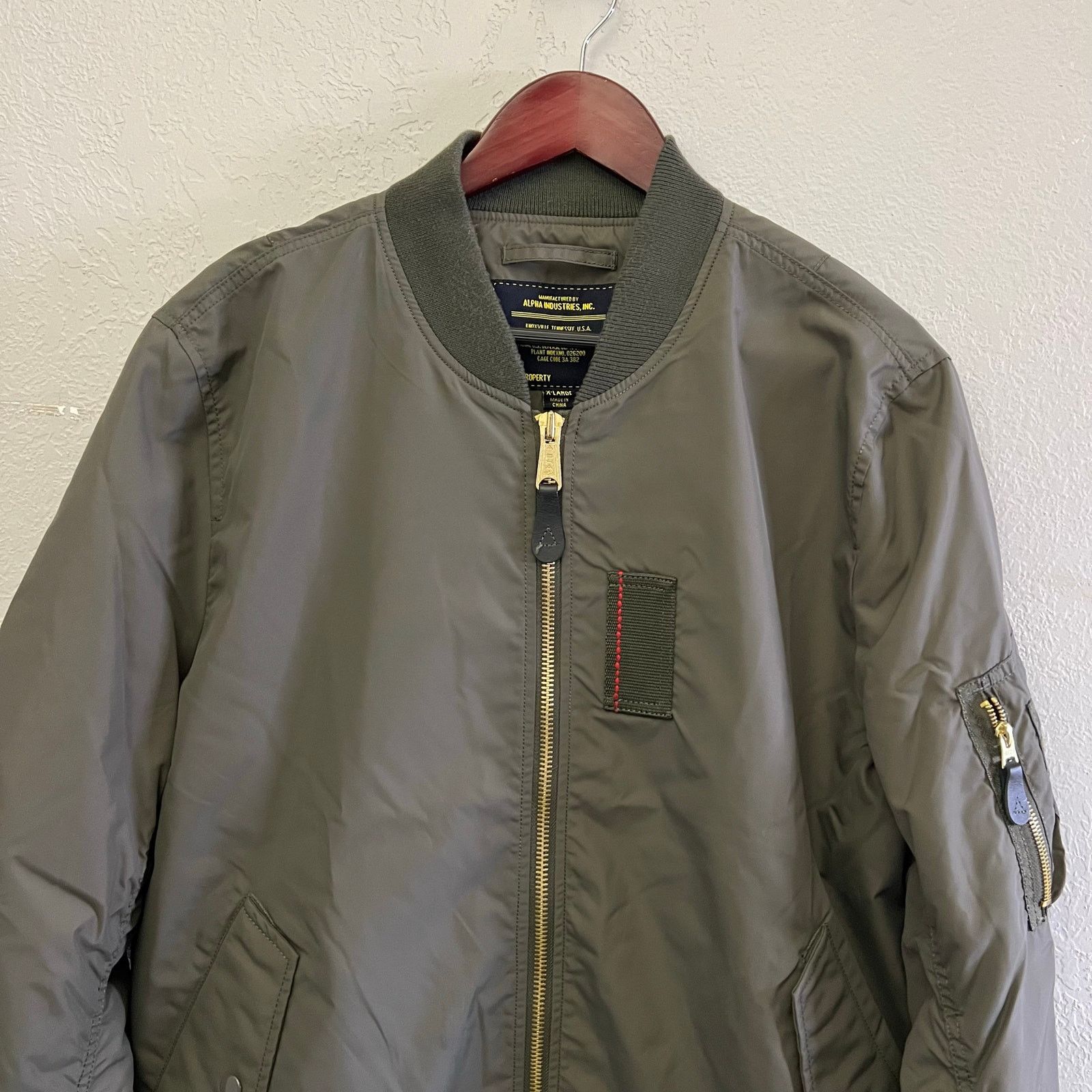 Alpha Industries ALPHA INDUSTRIES MENS BOMBER MILITARY STYLE JACKET GREEN XL Size US XL / EU 56 / 4 - 4 Thumbnail