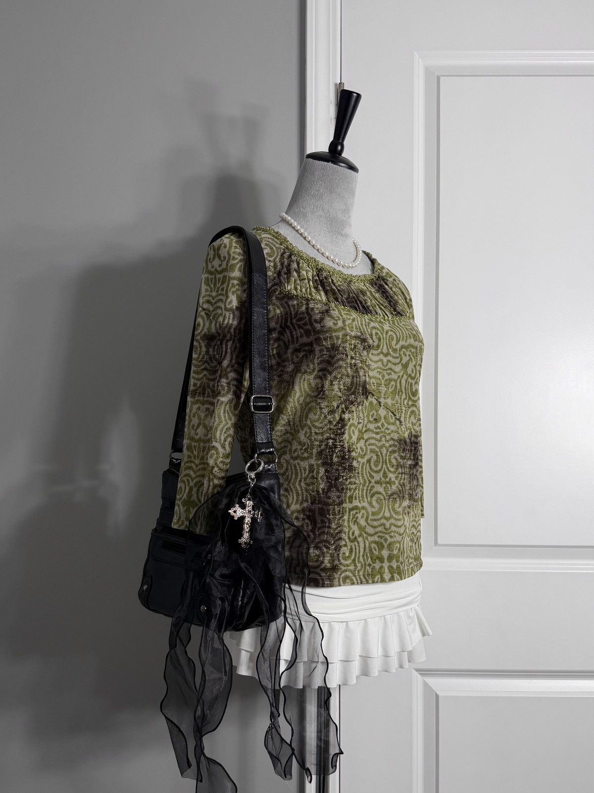 Other Earthy Green & Brown Pattern Beaded Ruffle Neck Mesh Blouse Size M / US 6-8 / IT 42-44 - 8 Thumbnail