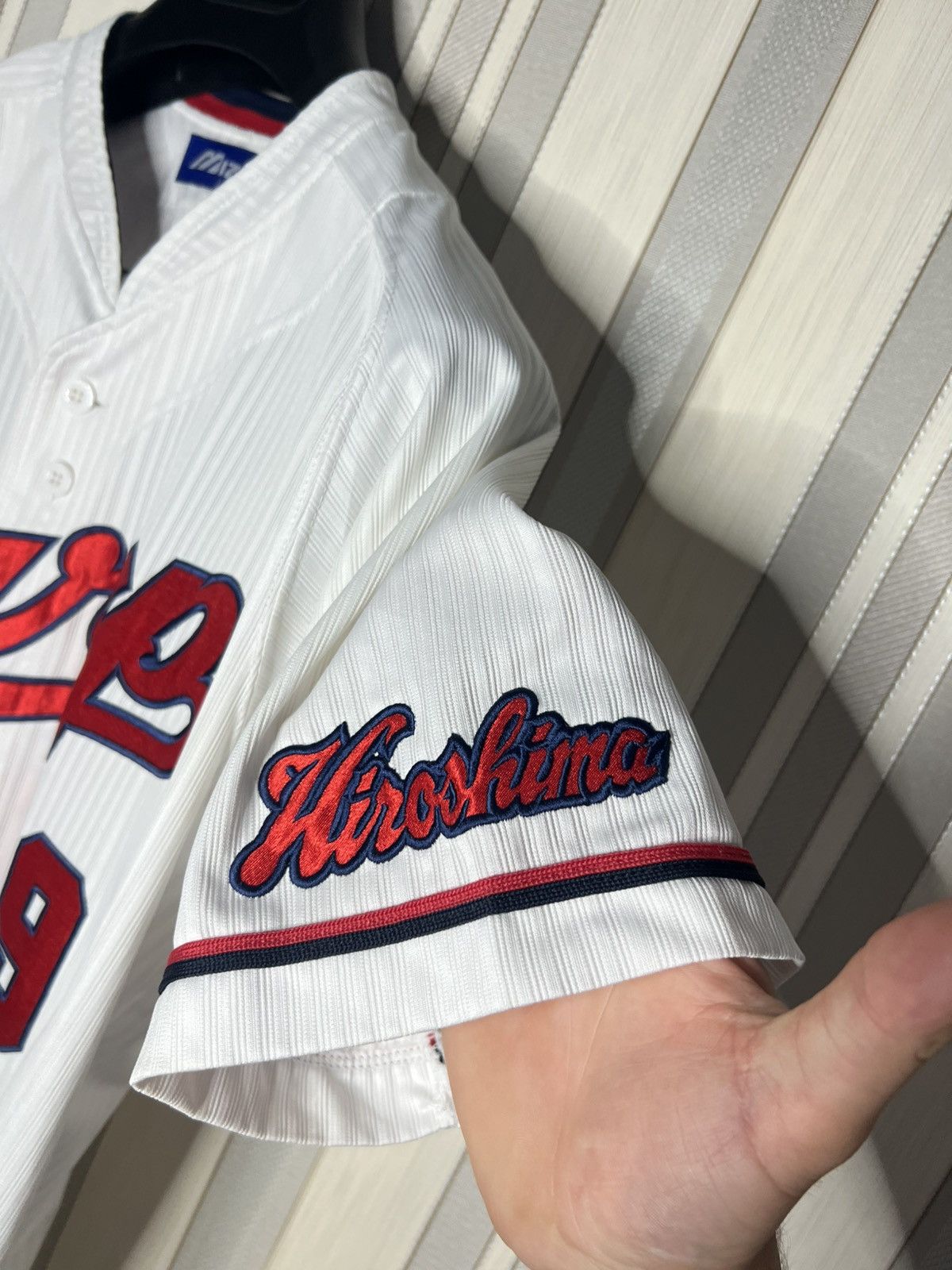 Mizuno Hiroshima Toyo Carp Mizuno Baseball Jersey #19 Nomura Size US M / EU 48-50 / 2 - 5 Thumbnail