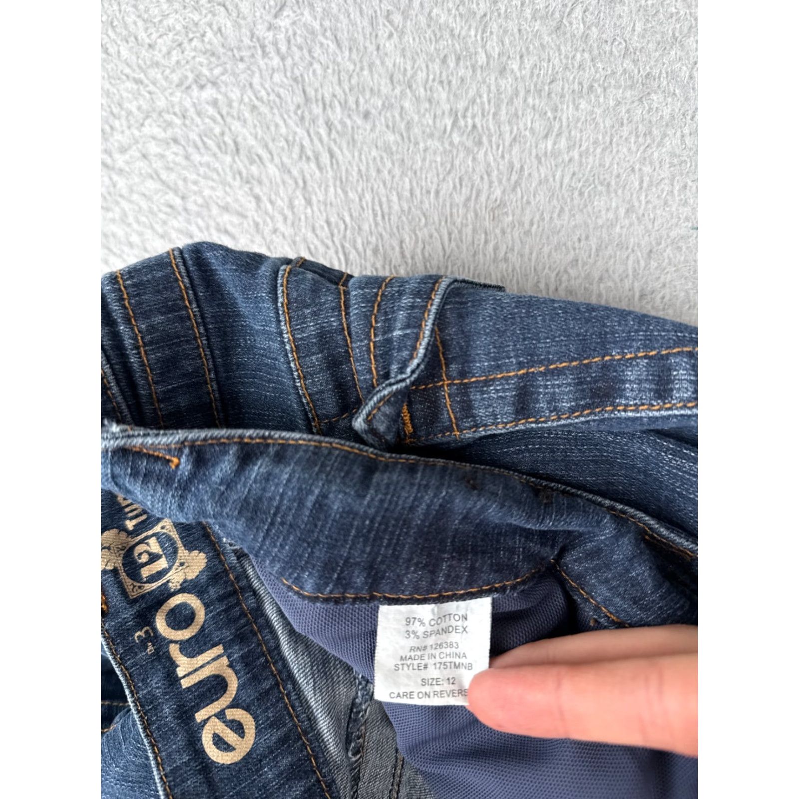 Vintage Euro Jeans Women Jeans 12 Blue Denim Crop Capri Tummy Control Cotton Blend Stretch 21" Regular 5-Pocket Blue Euro Womens Capris Size 34" / US 12 / IT 48 - 7 Thumbnail