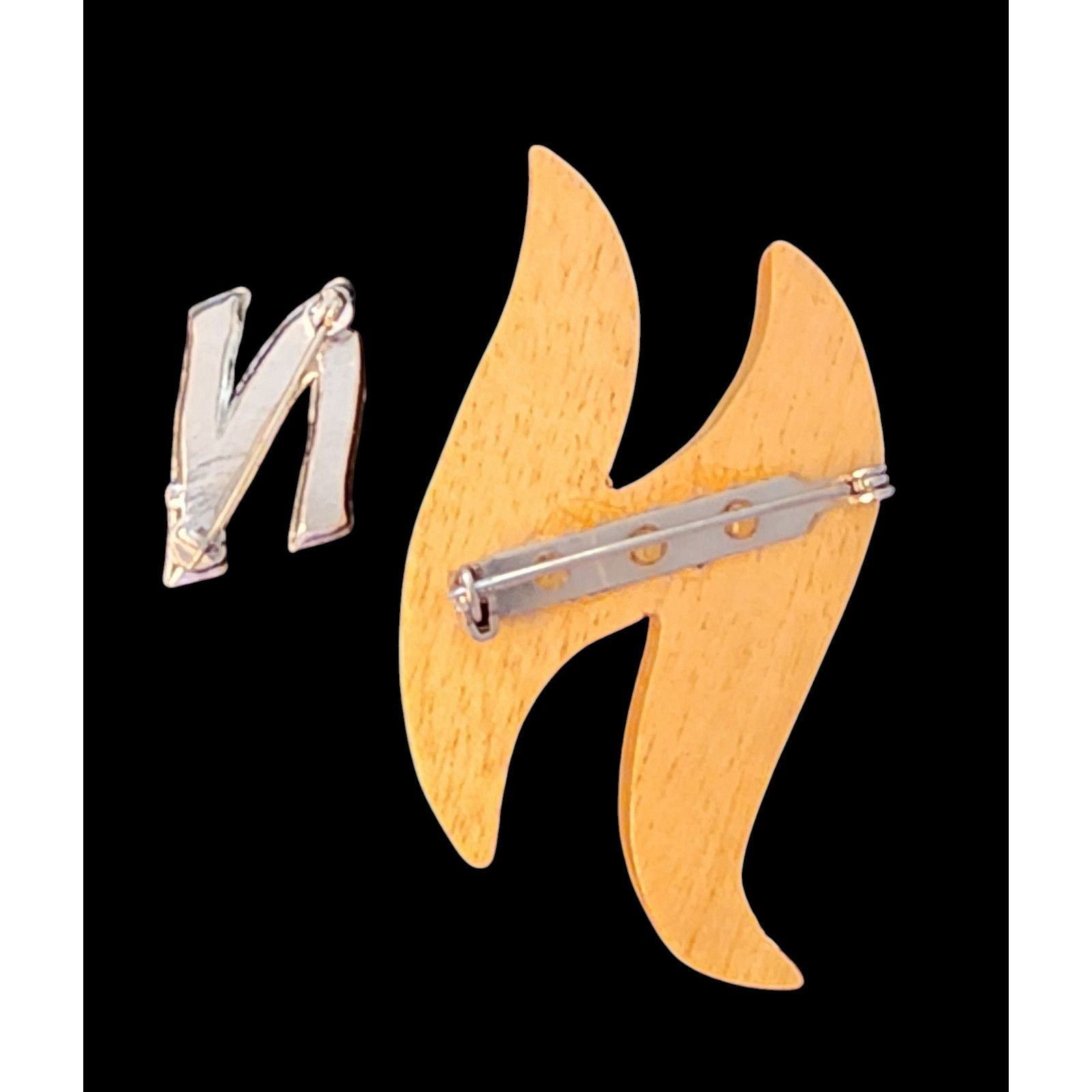 Other 2 letter N wood and metal brooch pins Size ONE SIZE - 3 Thumbnail