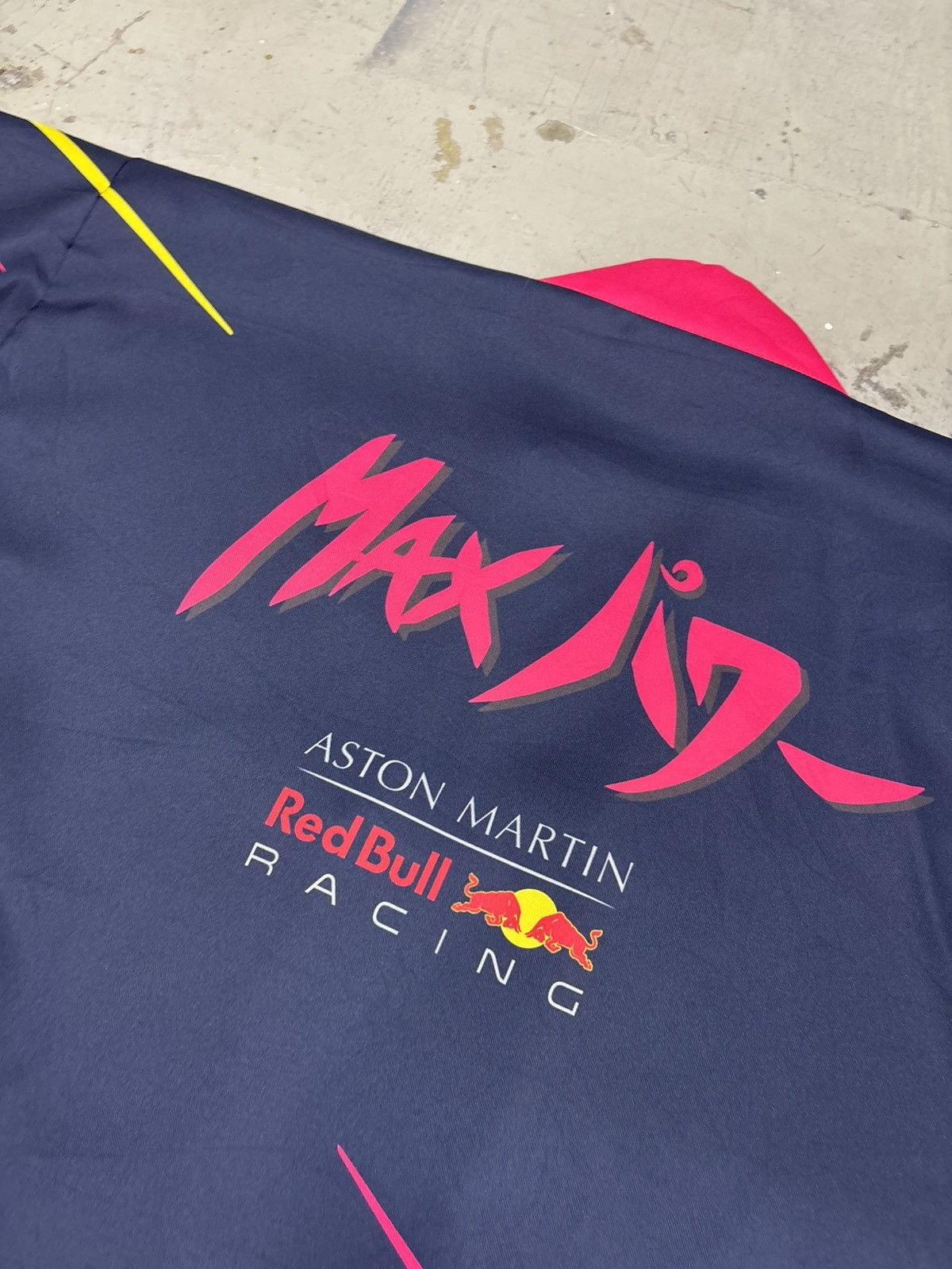 Red Bull RARE Max Verstappen Red Bull Racing Formula 1 Kimono Size US L / EU 52-54 / 3 - 9 Thumbnail