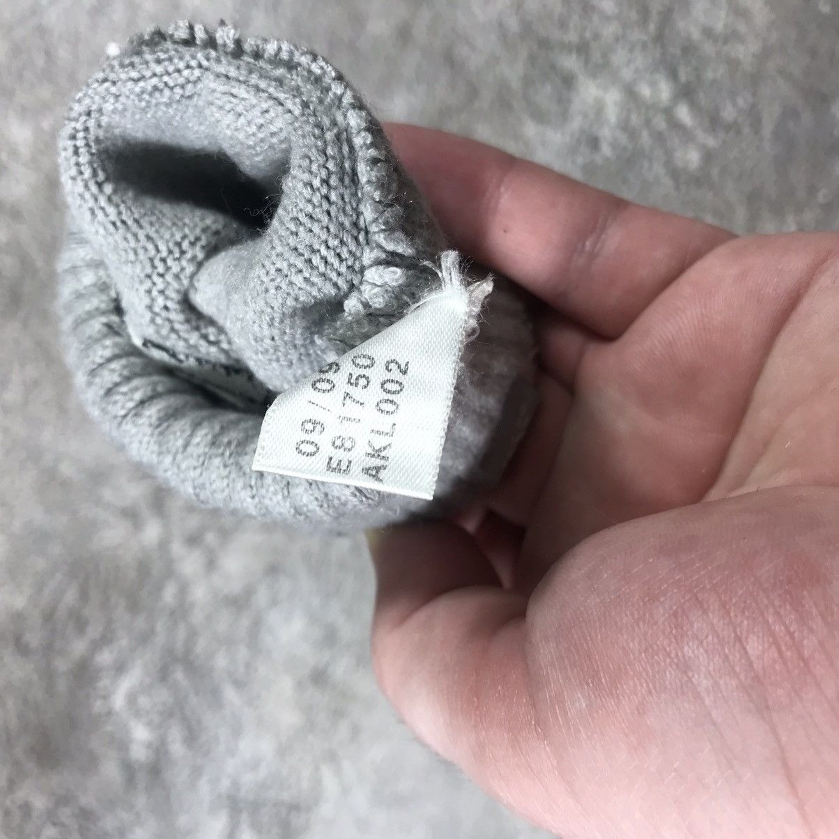 Vintage Vintage Adidas Gloves Y2K Streetwear Thrashed Grey Logo OS Size ONE SIZE - 6 Thumbnail