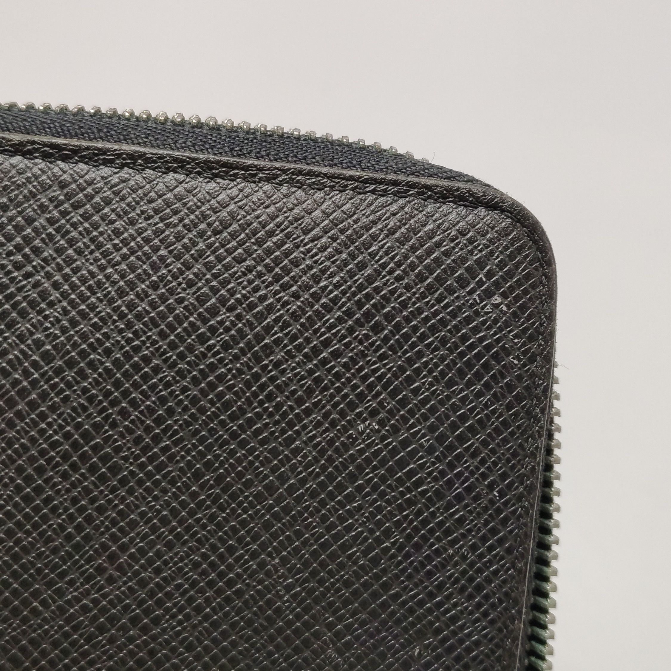 Louis Vuitton Louis Vuitton (LV) Zippy leather solid color zipper embosse Size ONE SIZE - 8 Thumbnail