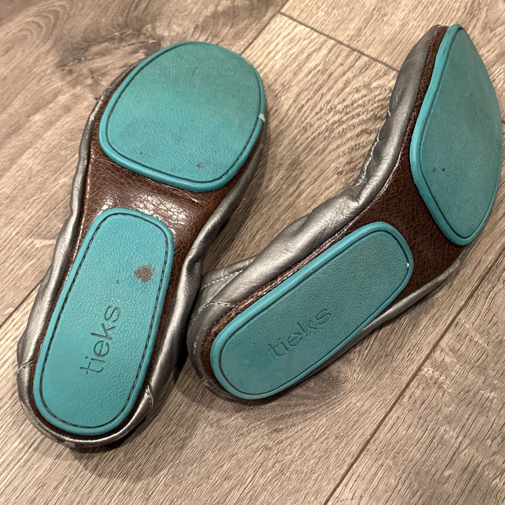 Vintage Tieks by Gavrieli Silver Leather Ballet Flats Size 7 Womens Size US 7 / IT 37 - 5 Thumbnail