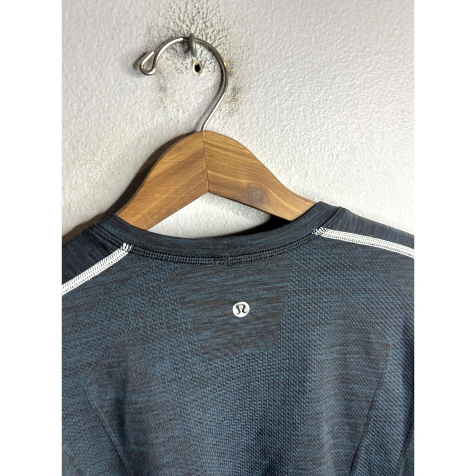 Lululemon Lululemon Shirt Mens Large Blue Long Sleeve Crewneck Raglan Athletic Performance Size US L / EU 52-54 / 3 - 5 Thumbnail