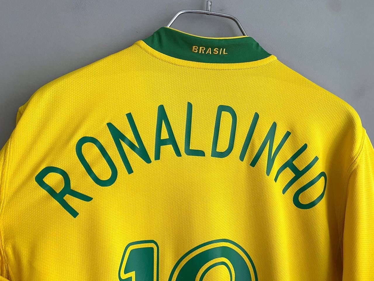 Nike Brazil National Team 2006 Soccer Jersey #10 RONALDINHO, M Size US M / EU 48-50 / 2 - 10 Thumbnail