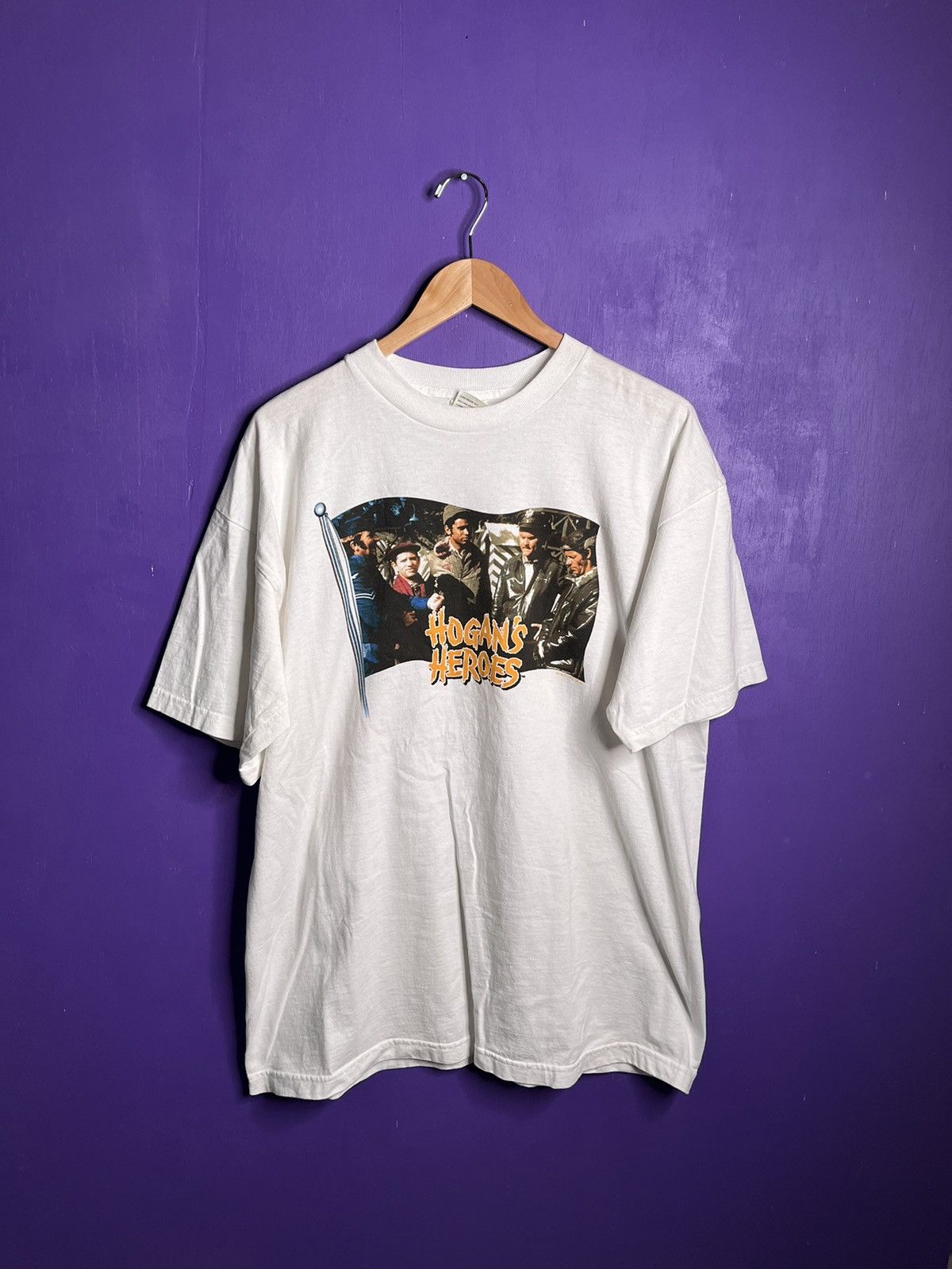 Vintage Vintage 1998 Hogans hero’s movie t-shirt Size US XL / EU 56 / 4 - 1 Thumbnail