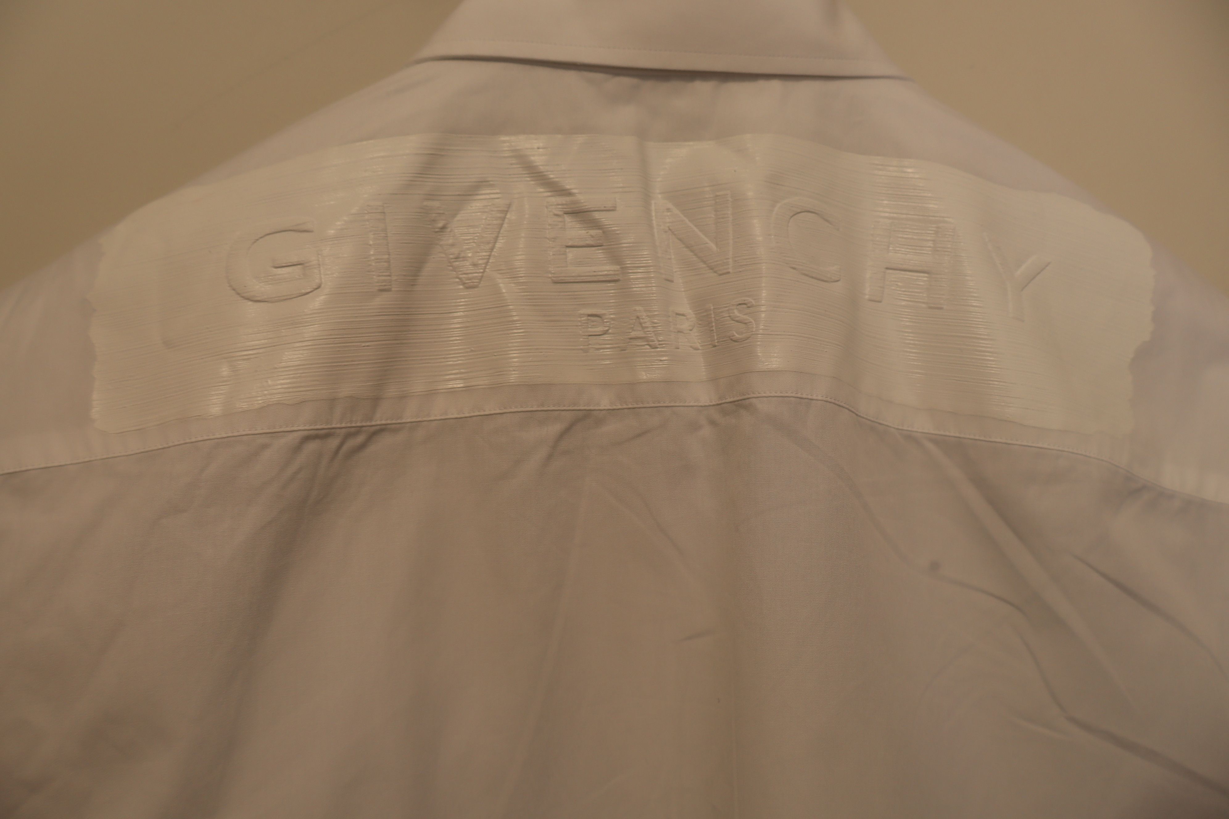 Givenchy Rubber logo shirt Size US L / EU 52-54 / 3 - 11 Thumbnail