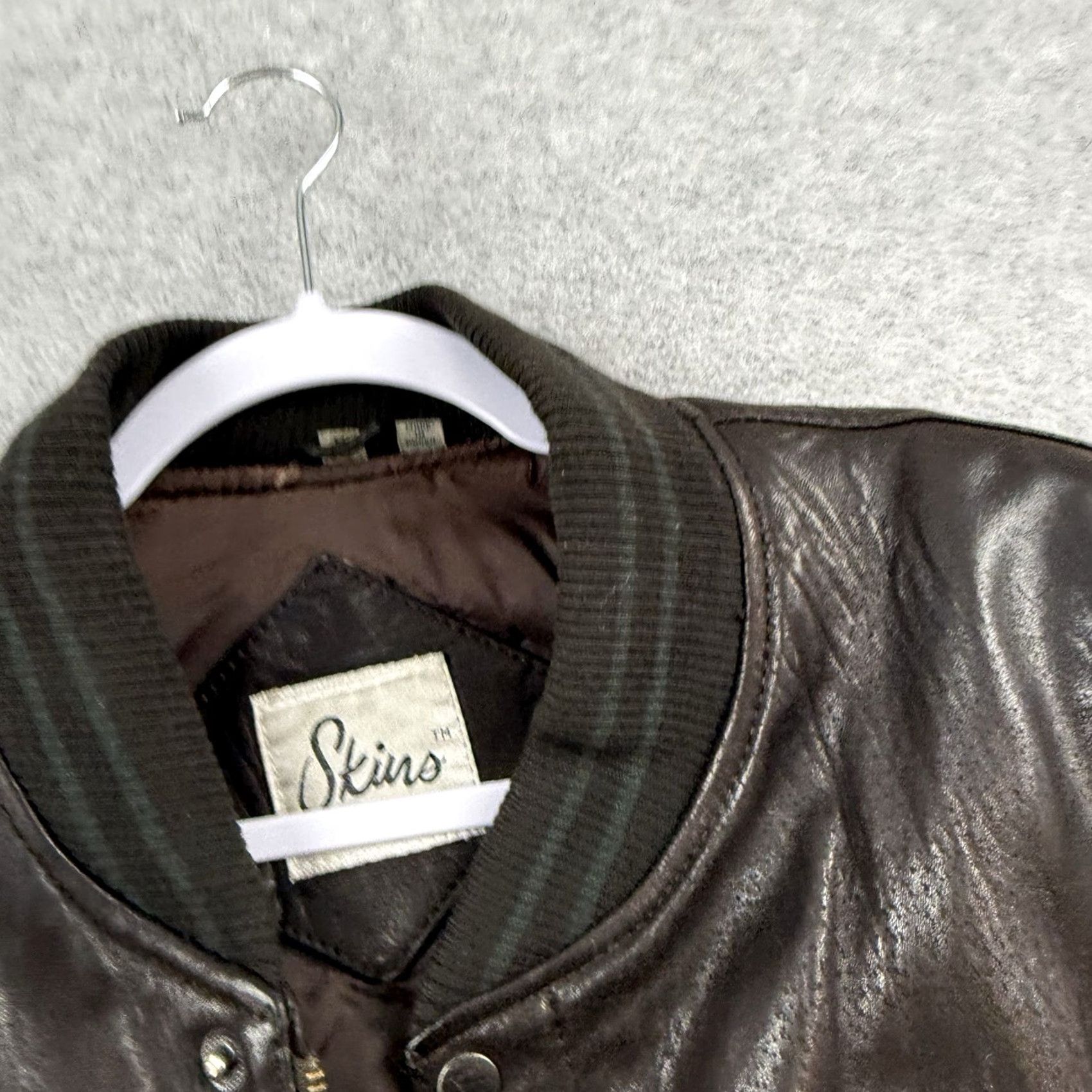 Vintage VINTAGE Skins Bomber Jacket Leather Two Tone Green Brown Adult M Men, 80s 90s, Zip, Regular Fit, Zip Accents, Dry Clean Only, Walking, Casual Size US M / EU 48-50 / 2 - 4 Thumbnail