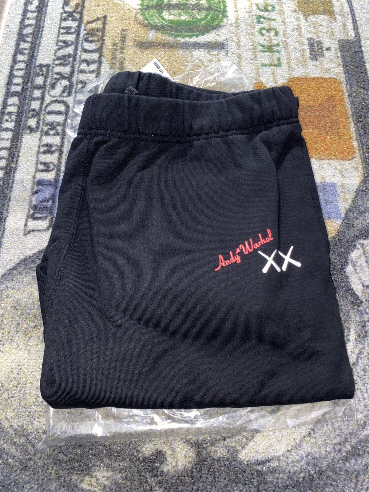 Andy Warhol × Kaws × Uniqlo KAWS x Uniqlo x Andy Warhol Sweatpants XXLARGE Size US 37 - 1 Thumbnail