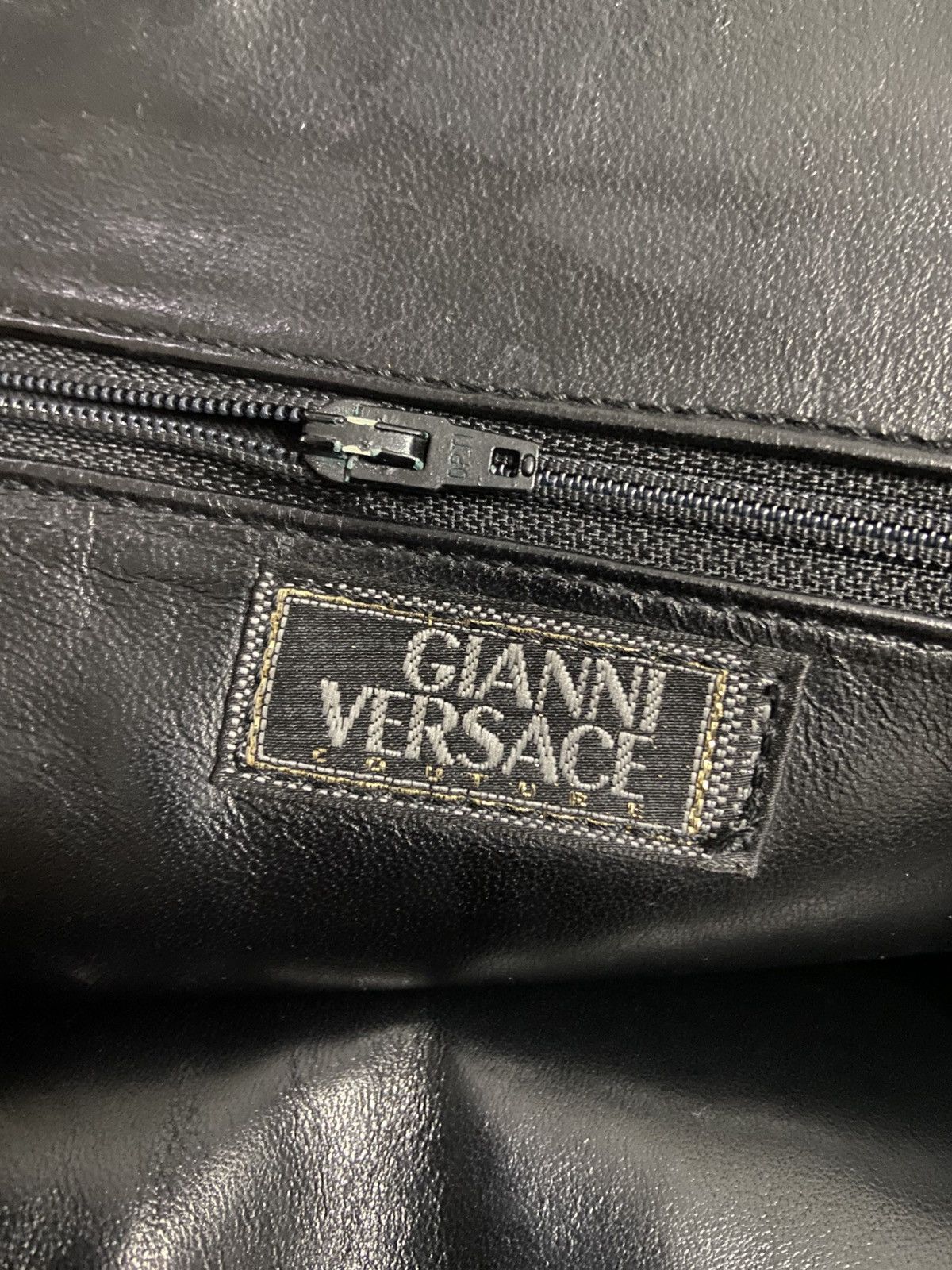 Versace GIANNI VERSACE Black Leather Handbag With gold La Medusa Bag Size ONE SIZE - 7 Thumbnail