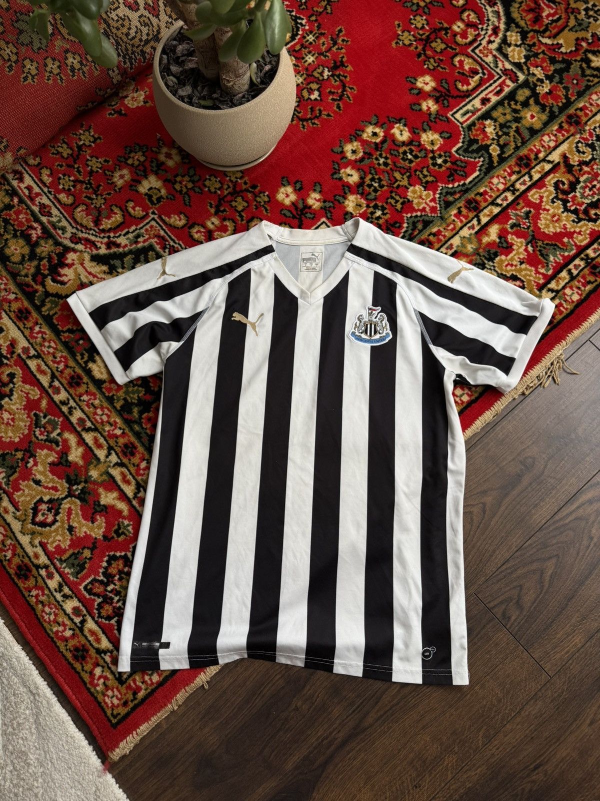 Puma Blokecore puma Newcastle 2013 Striped Home Football Shirt L Size US L / EU 52-54 / 3 - 2 Thumbnail