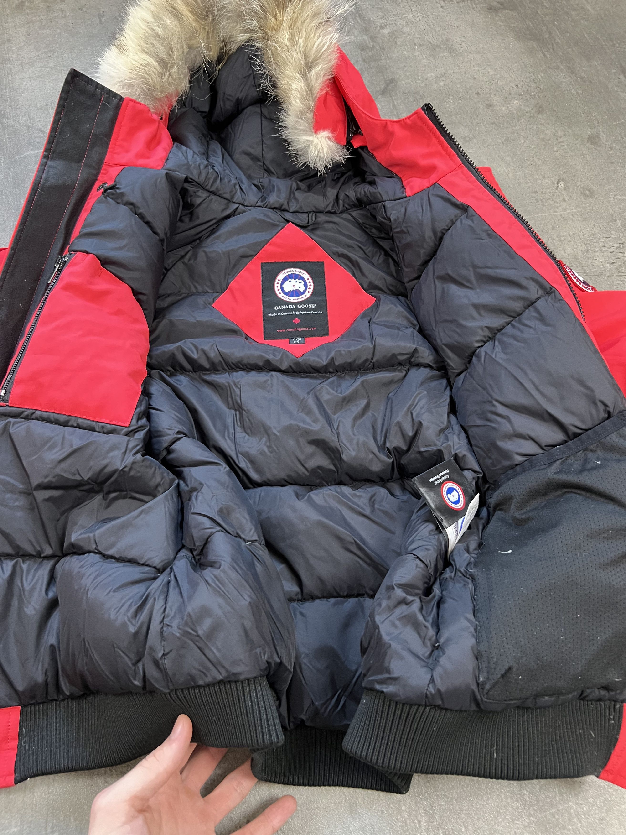 Canada Goose canada goose puffer bomber size (18) like S-M legit luxury Size US S / EU 44-46 / 1 - 7 Thumbnail