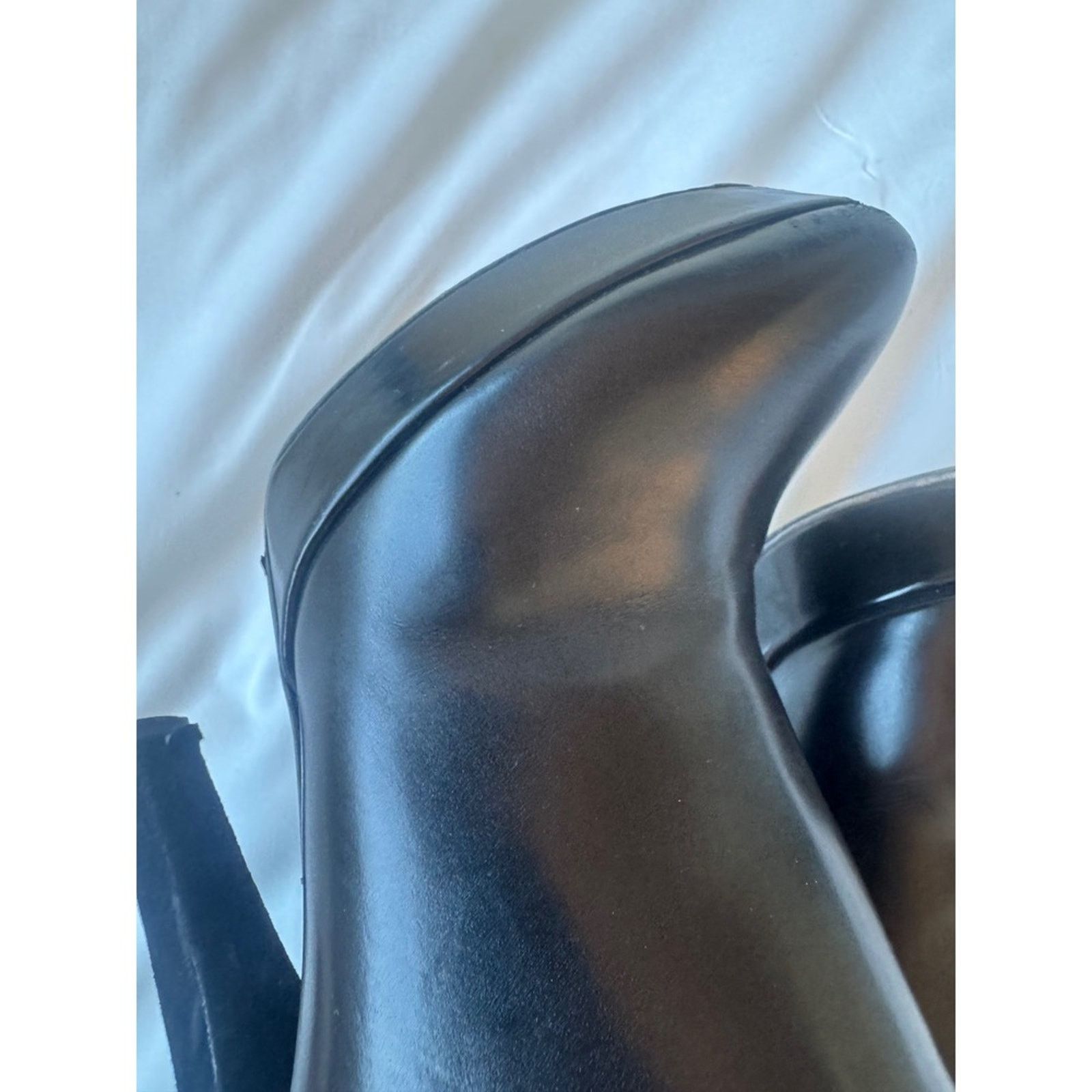 Gucci Gucci Black Leather Ankle Booties with Gold Horsebit – Size US 8.5 / IT 38.5 - 11 Thumbnail