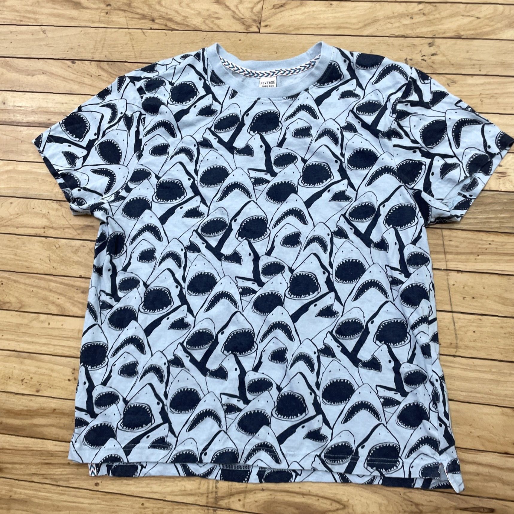 Vintage REVERSE THREADS Shirt Adult S Shark Print AOP Shark Crop Tee Blue (S Fits M) 90s Sports y2k Shark Week Logo Reversible Men Size US S / EU 44-46 / 1 - 3 Thumbnail